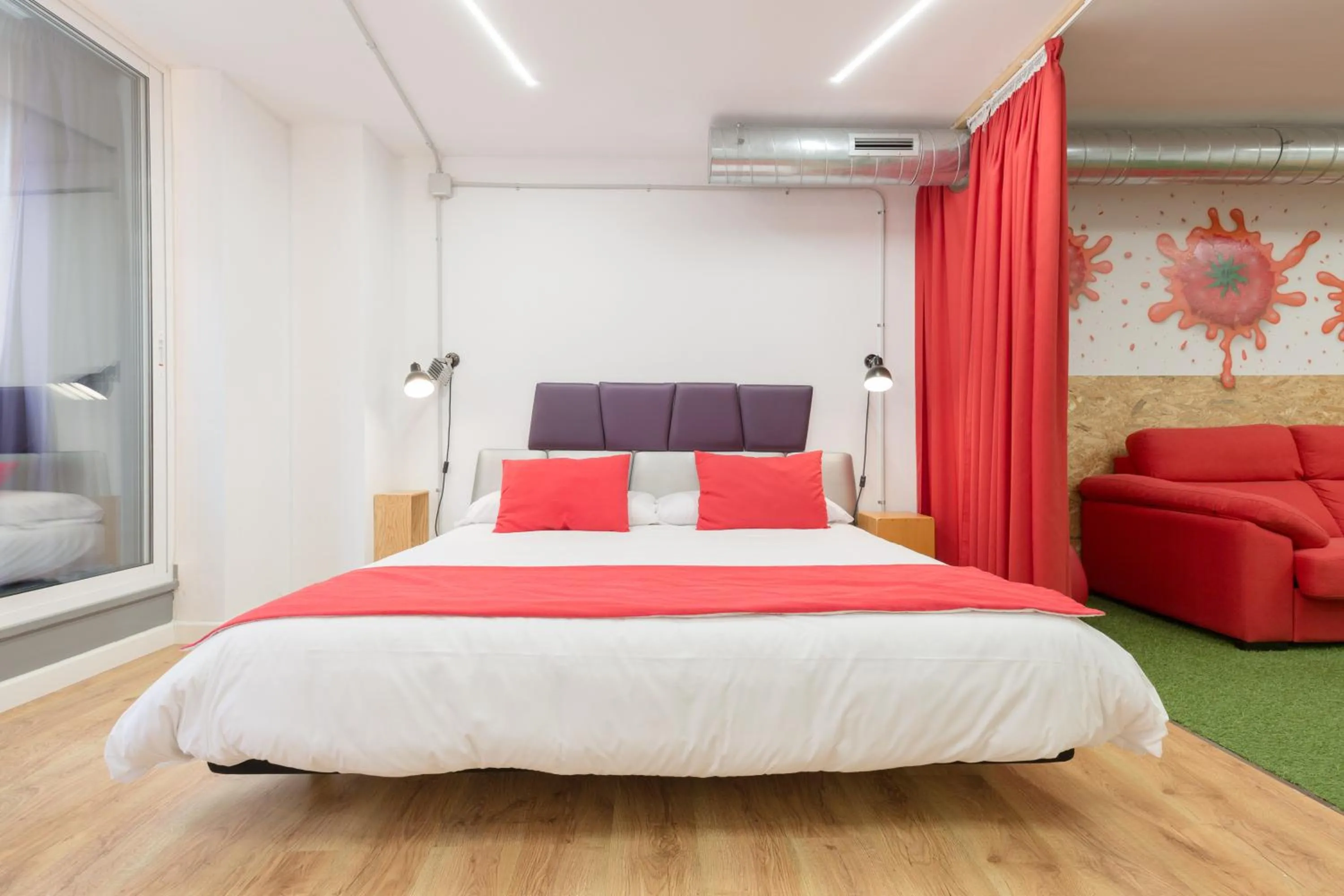 Bed in Tomate Rooms