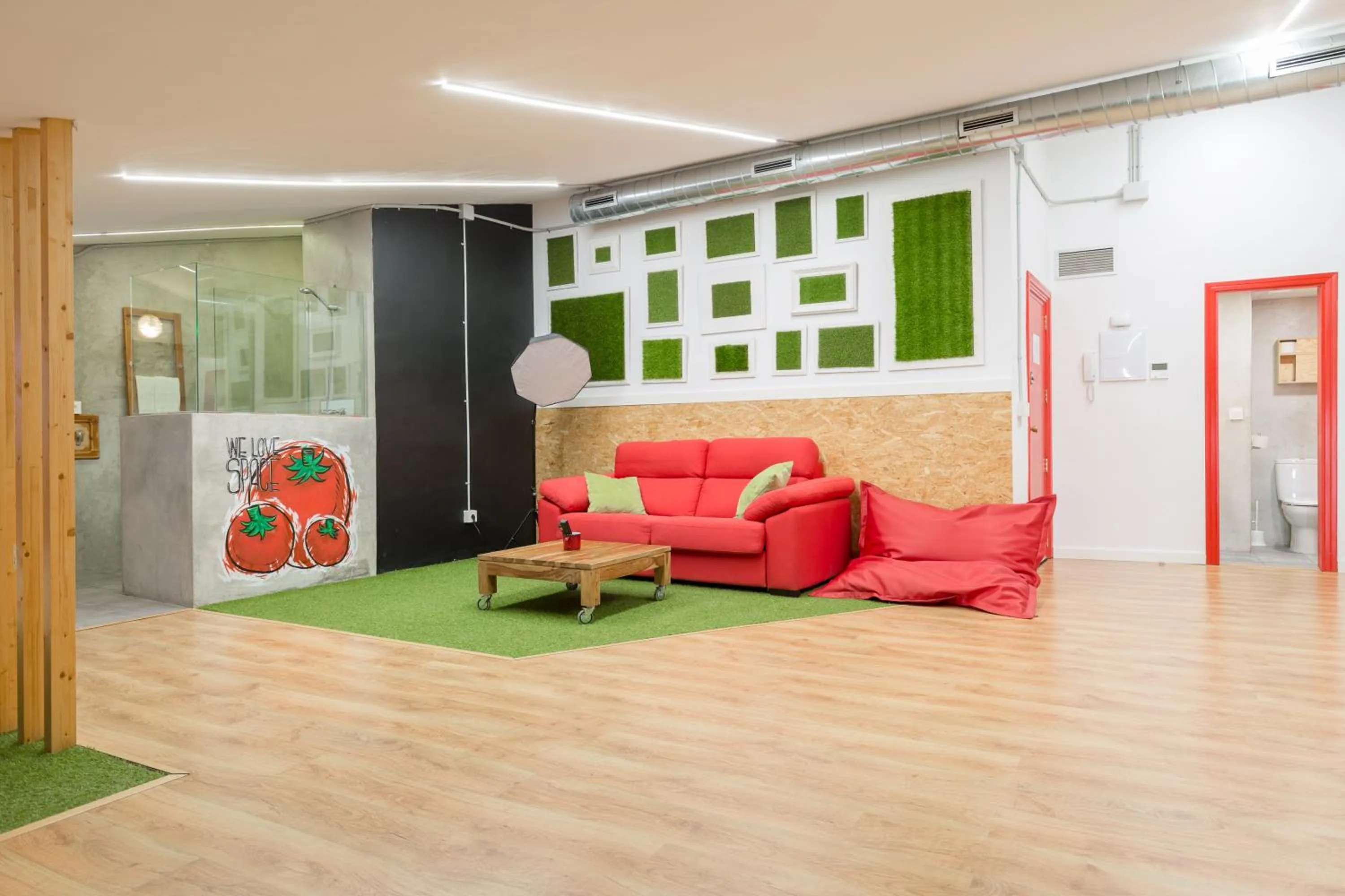 Photo of the whole room in Tomate Rooms