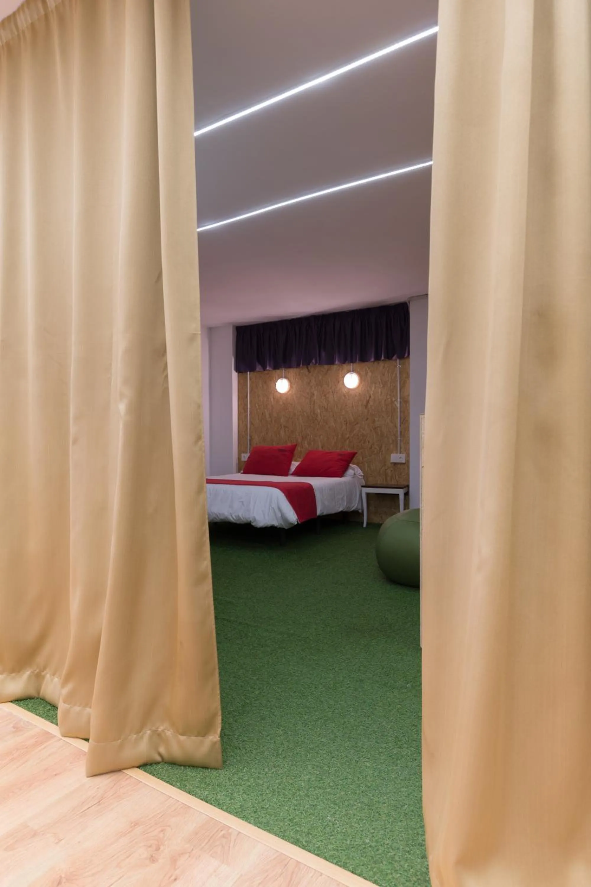 Bed in Tomate Rooms