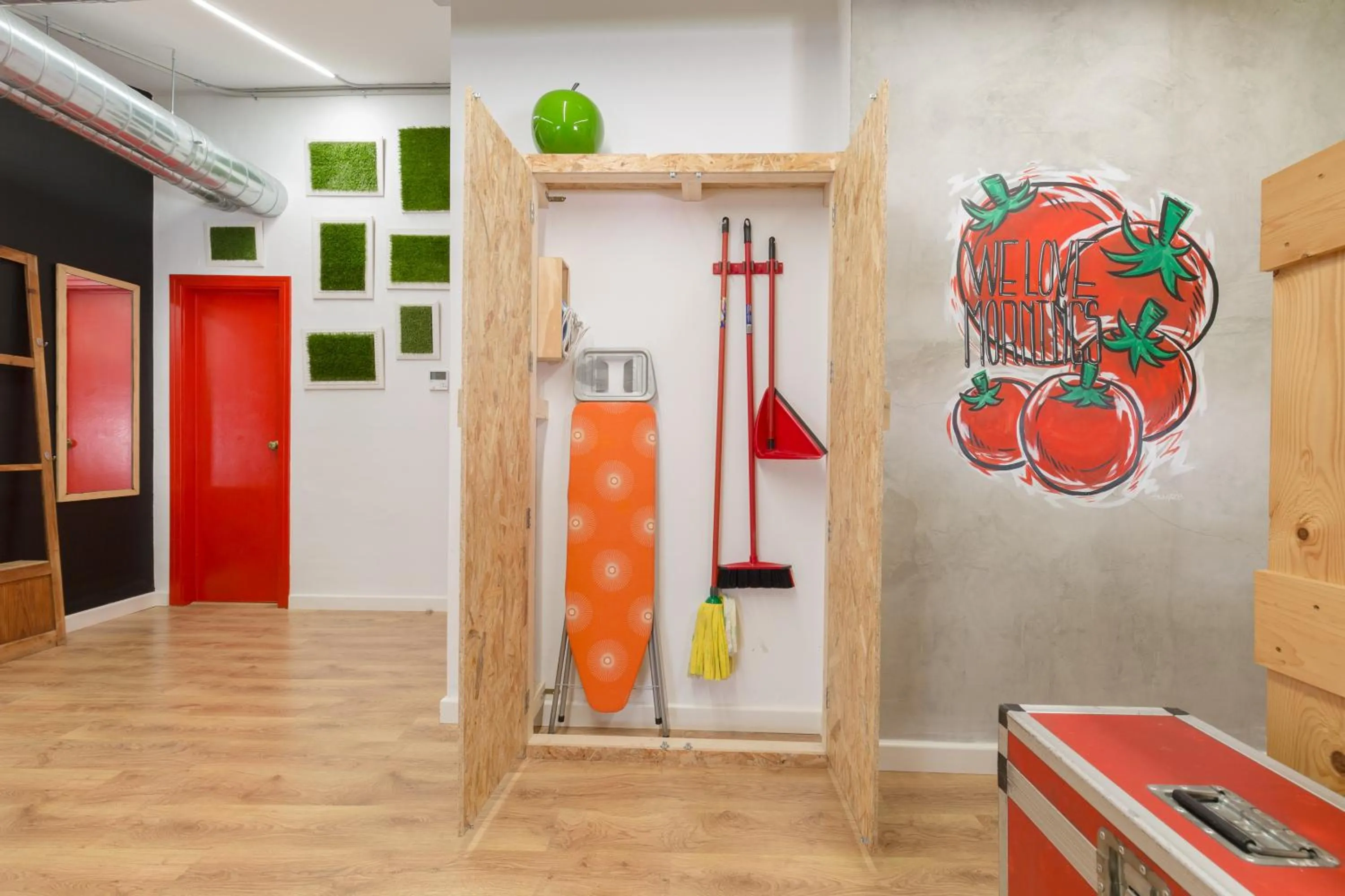 Decorative detail in Tomate Rooms