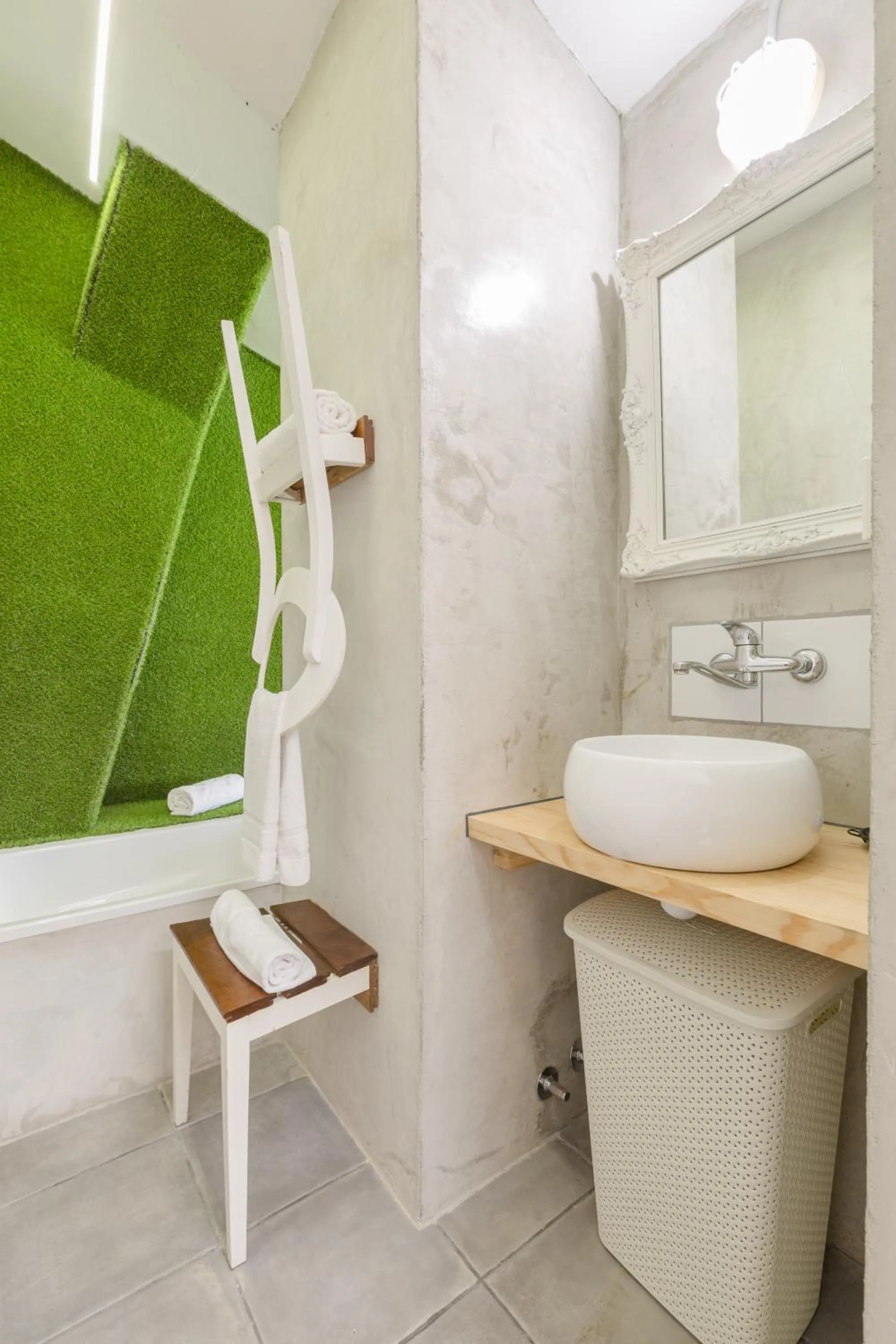 Toilet in Tomate Rooms