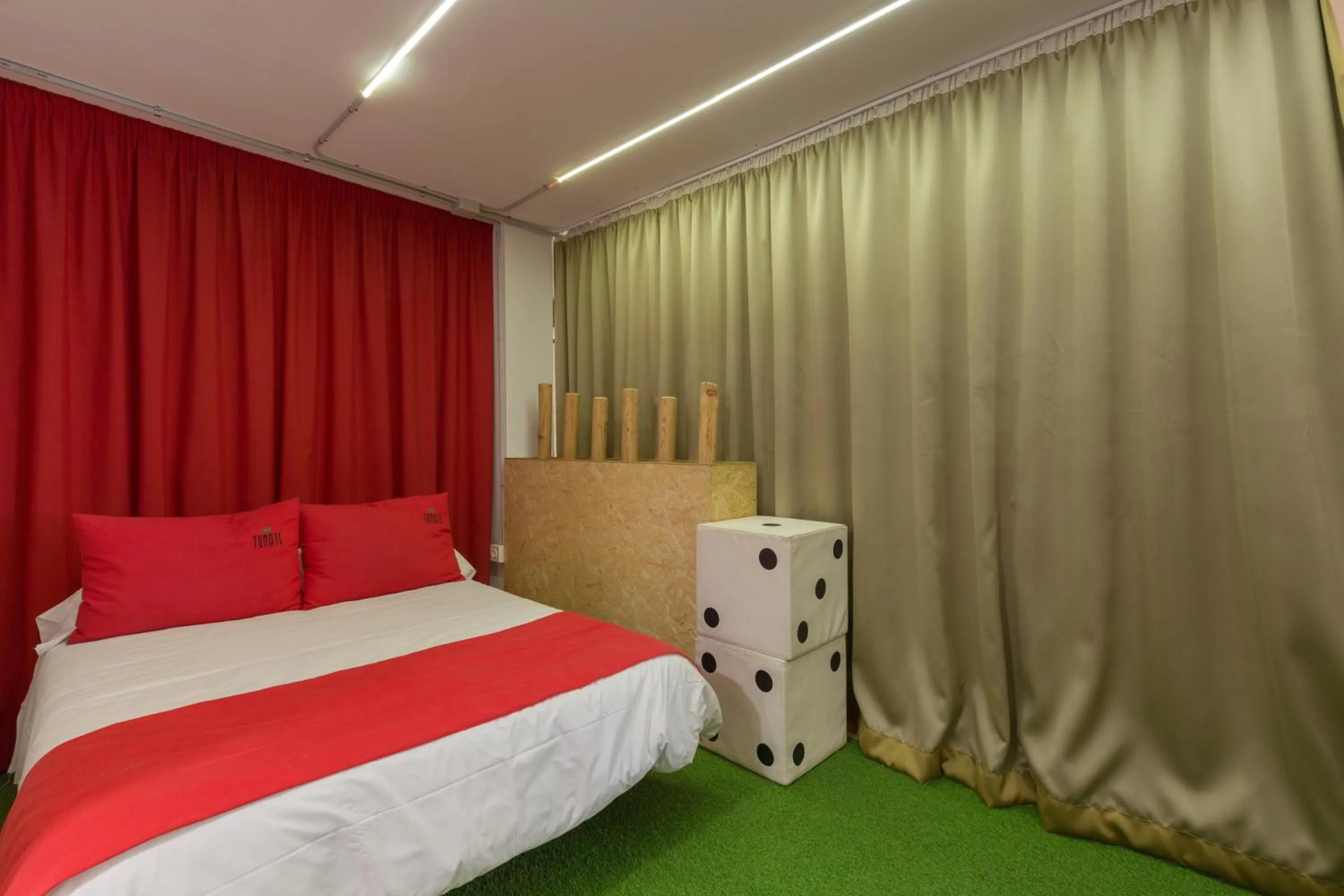 Bed in Tomate Rooms