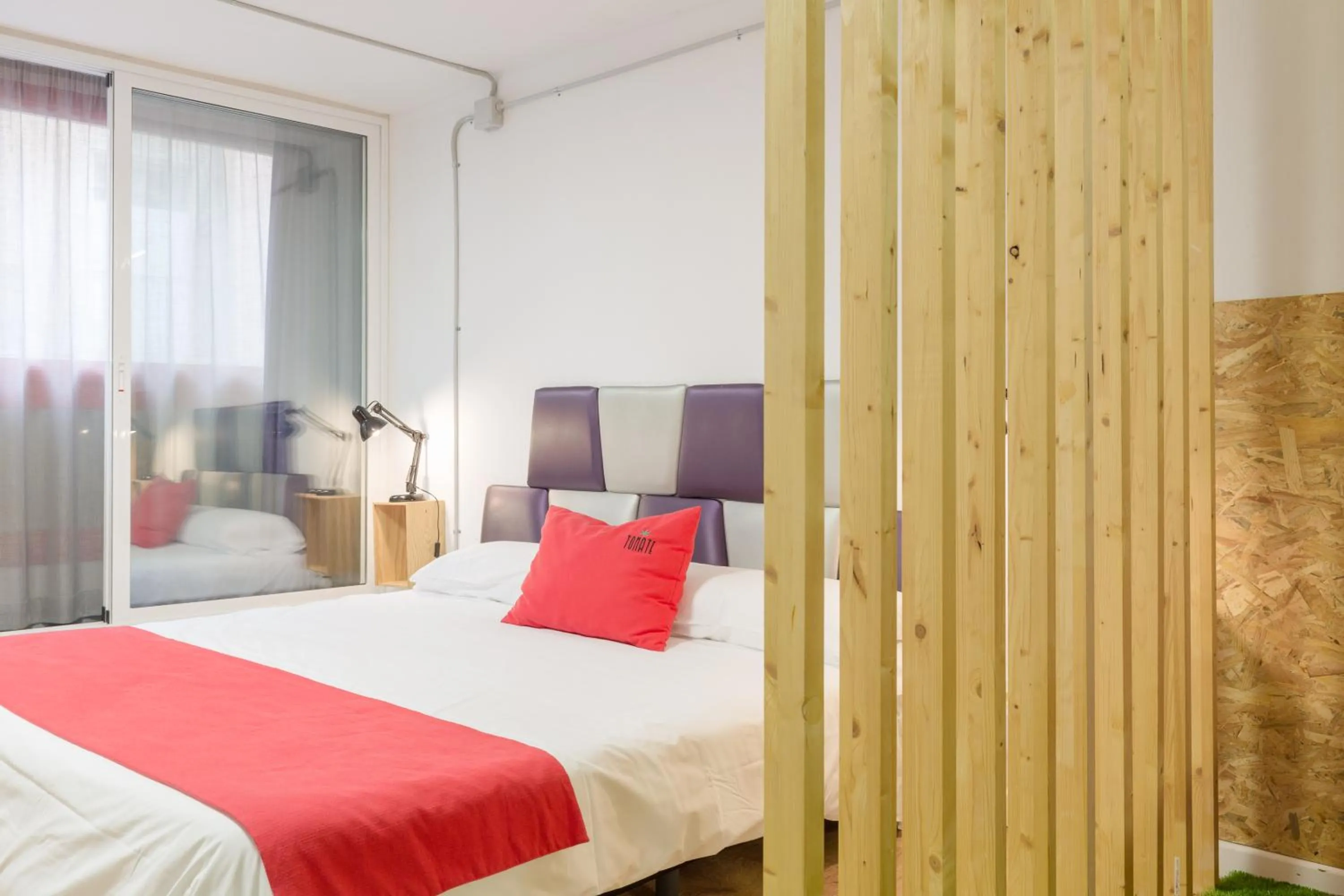 Bed in Tomate Rooms