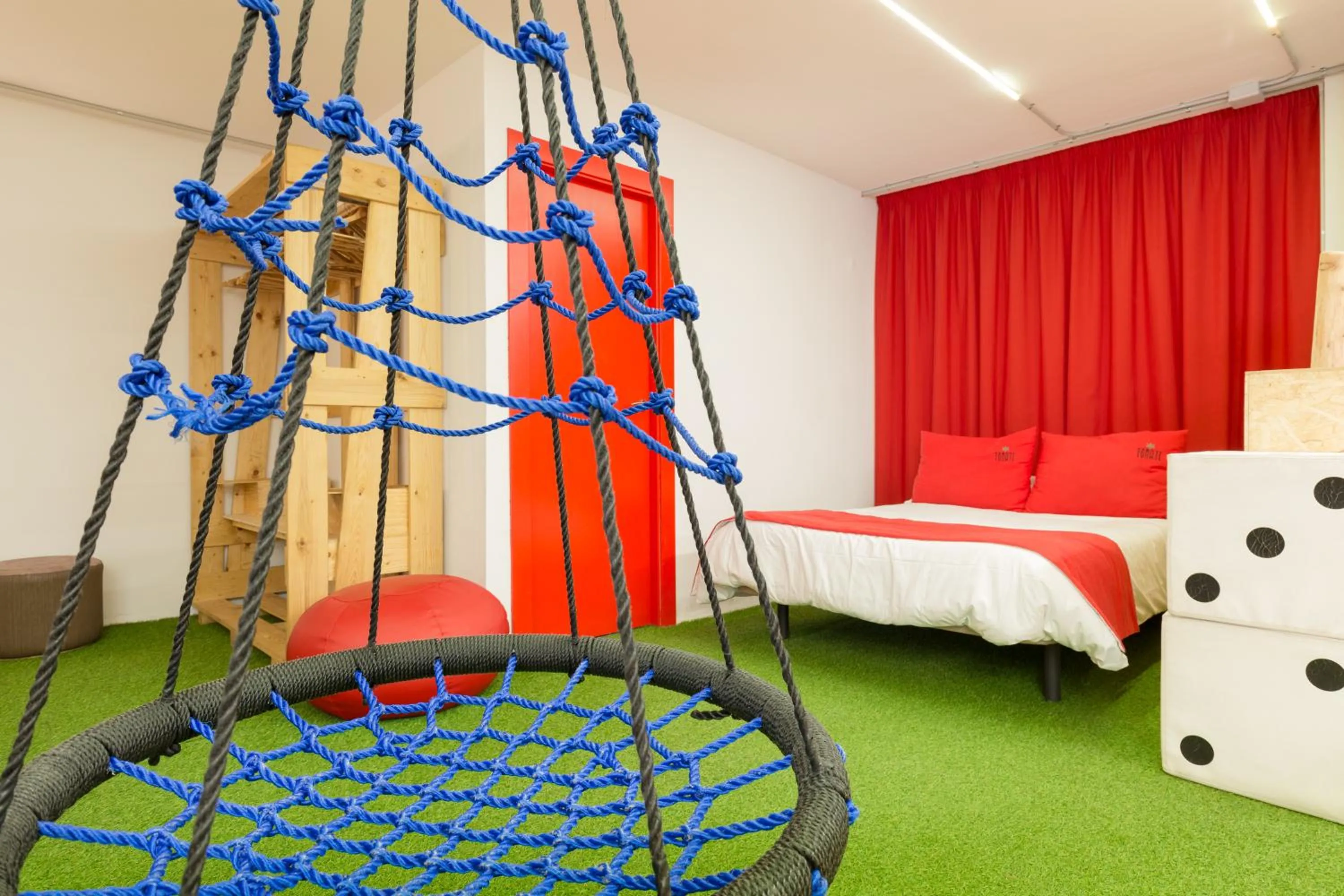 Decorative detail, Bed in Tomate Rooms