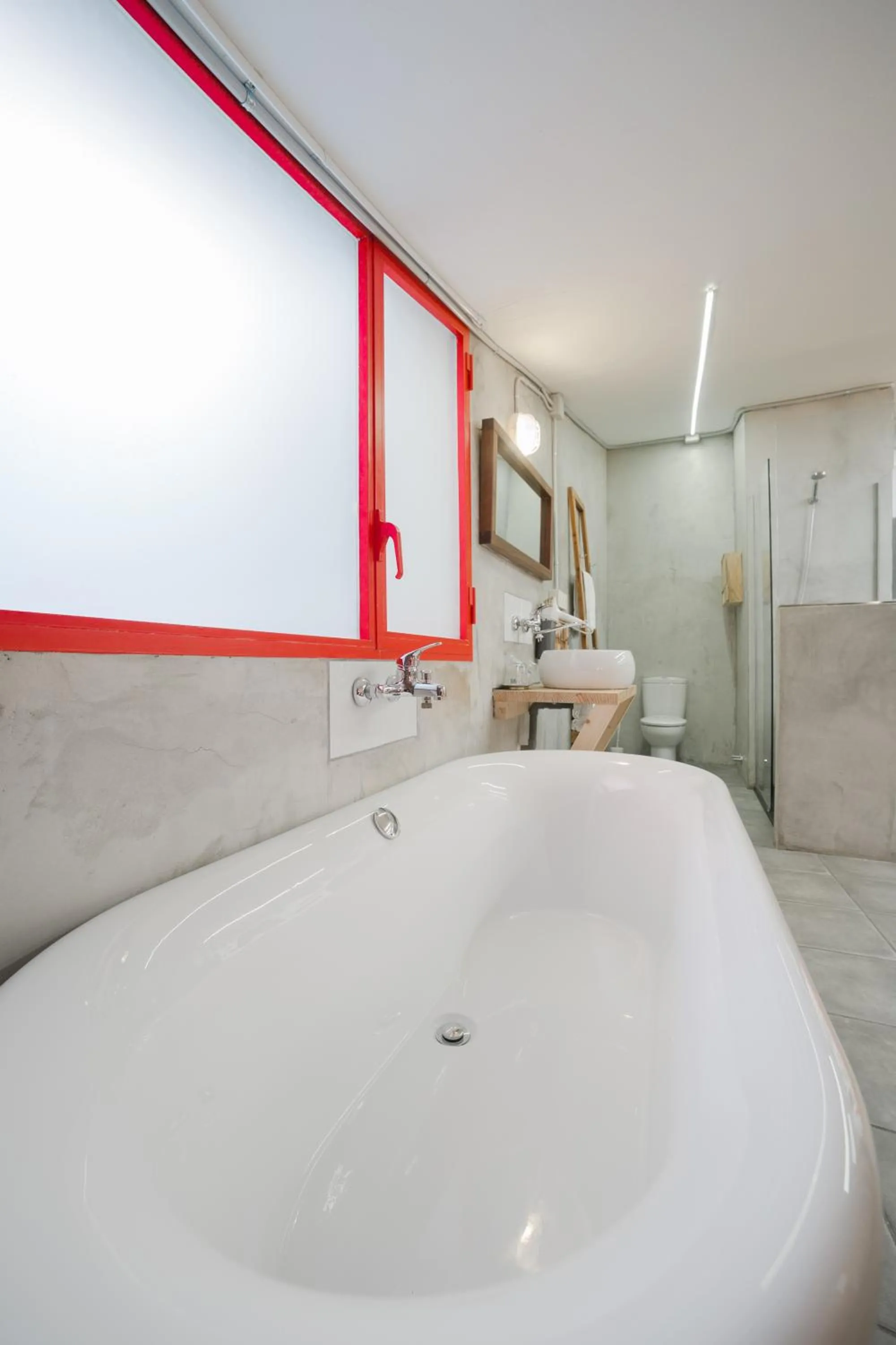 Toilet in Tomate Rooms
