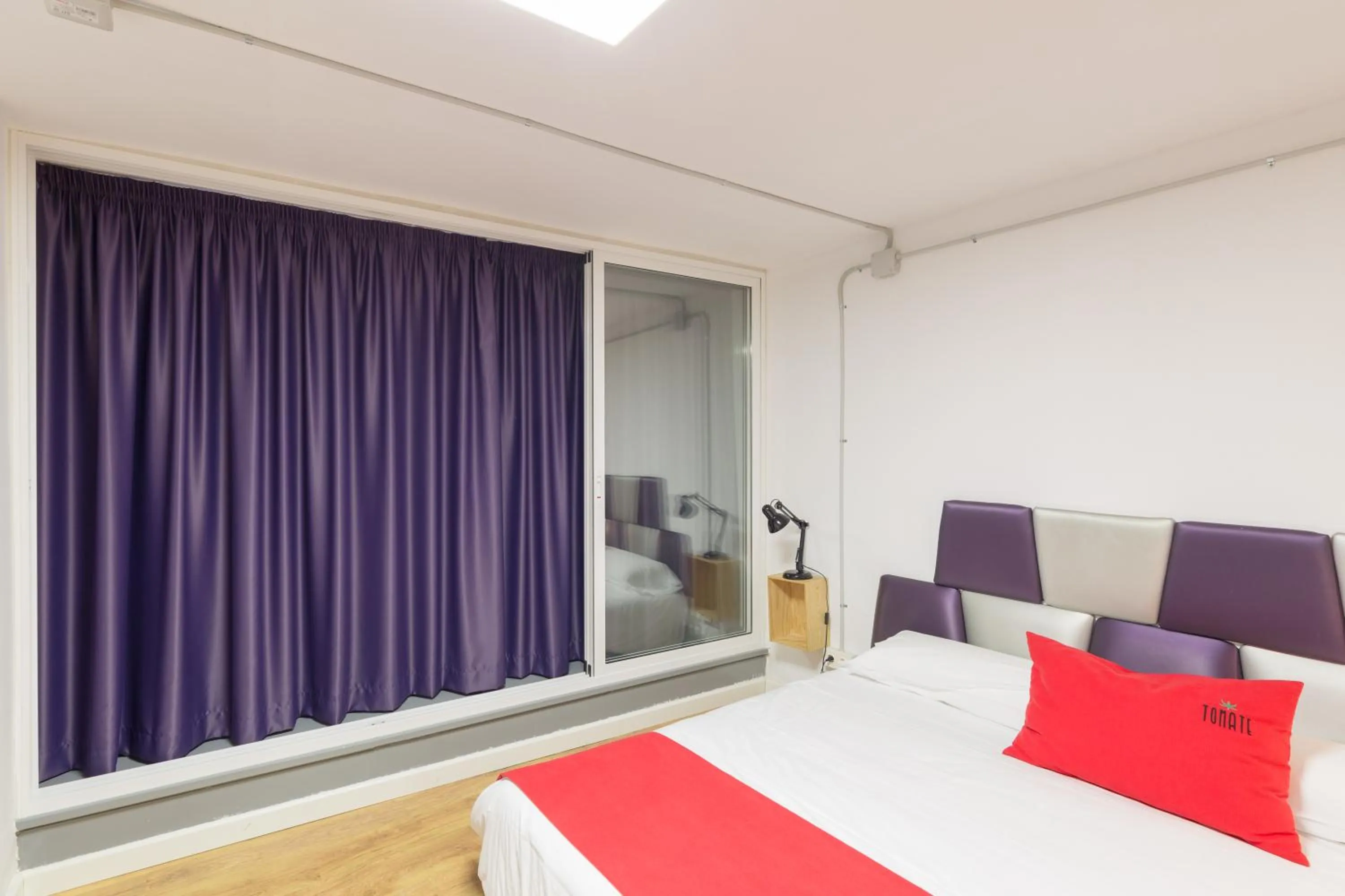 Bed in Tomate Rooms