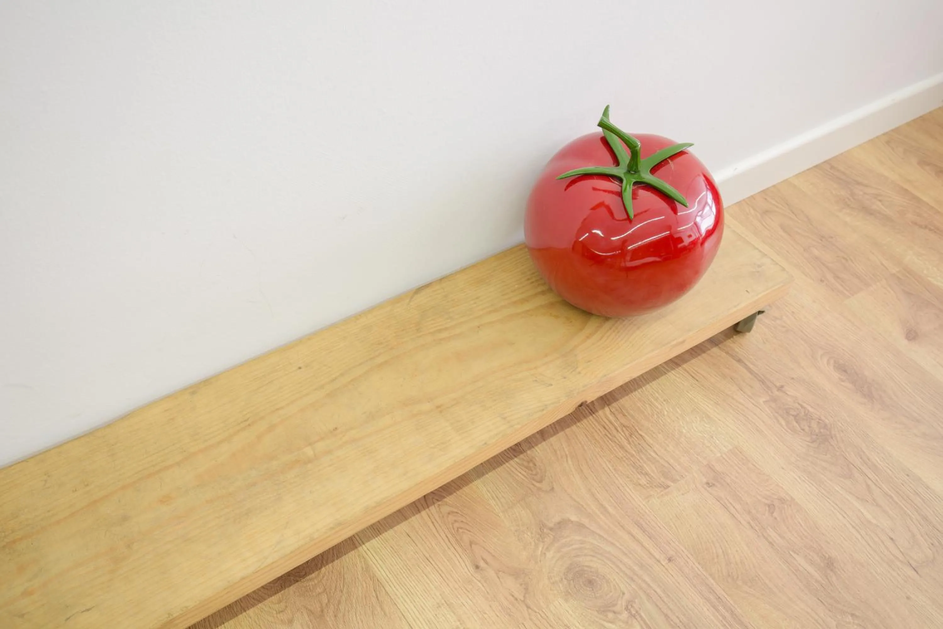Decorative detail in Tomate Rooms