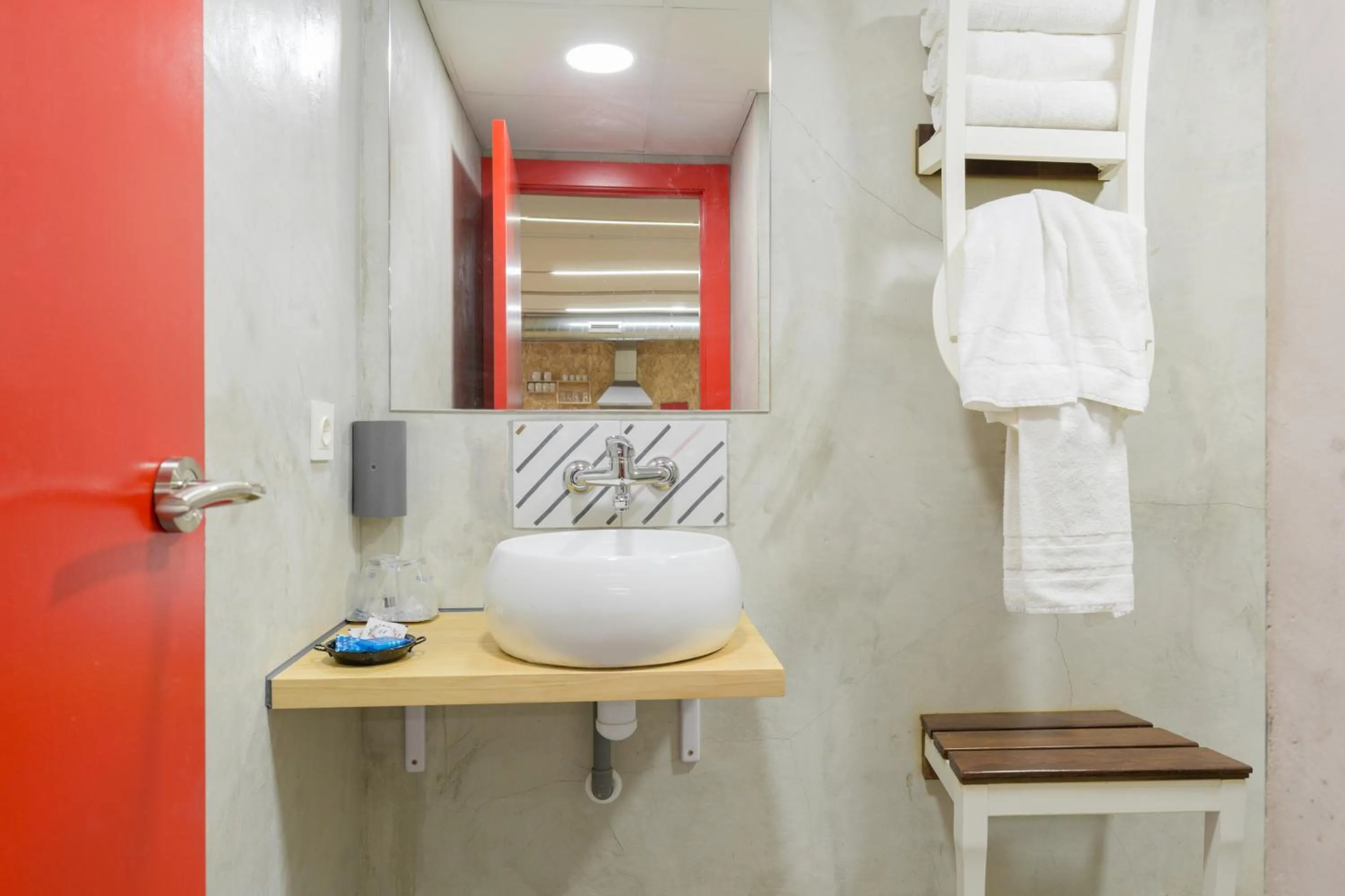 Toilet in Tomate Rooms