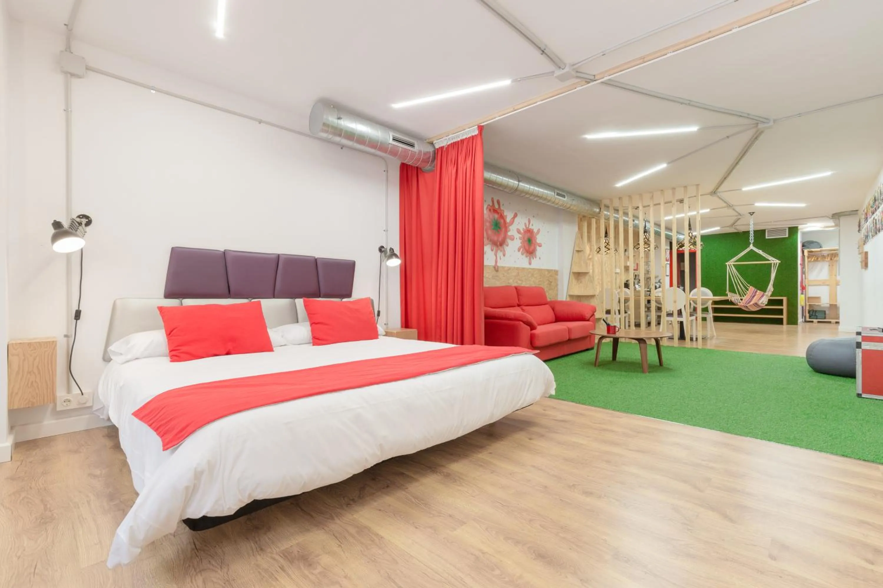 Bed in Tomate Rooms