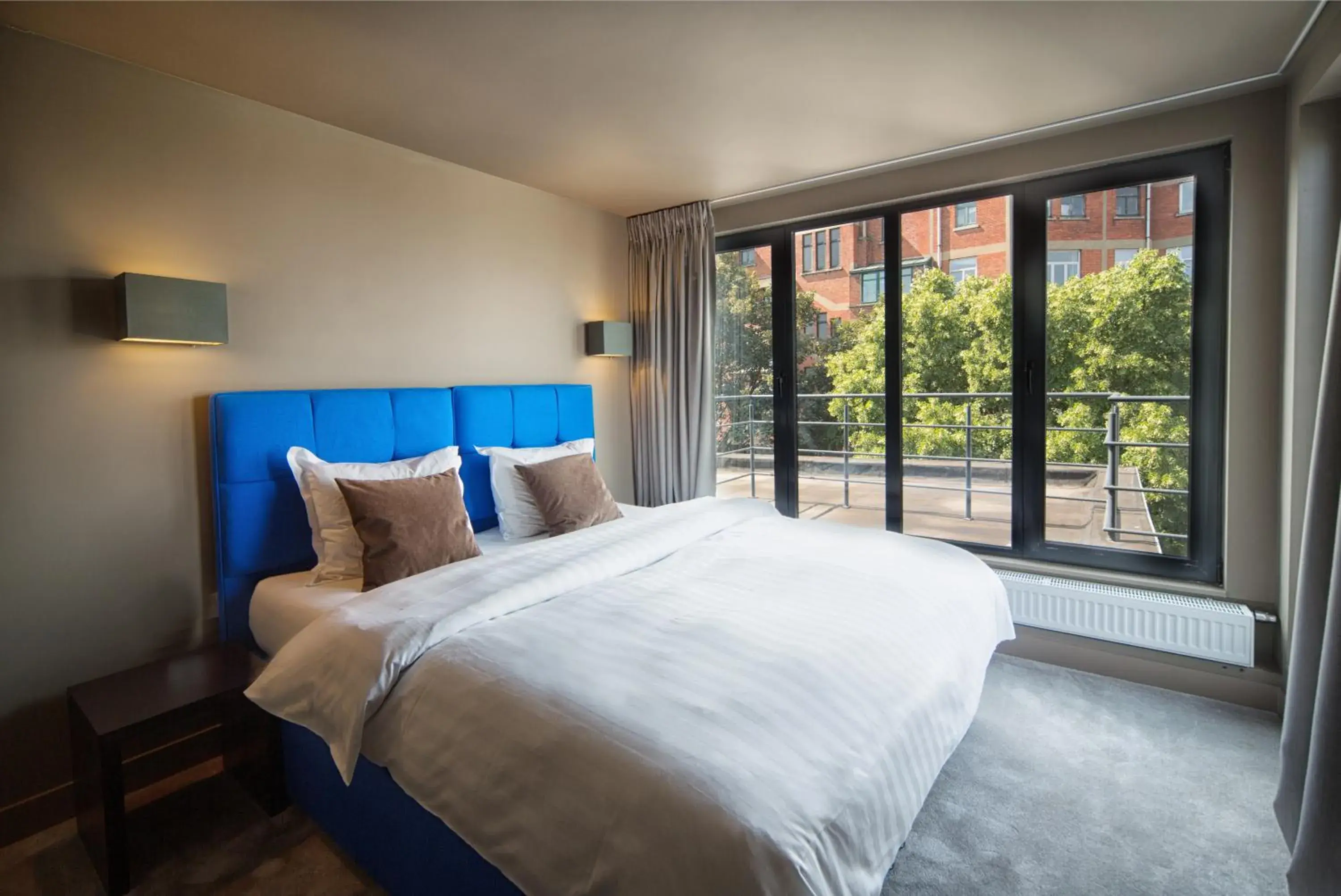 Photo of the whole room, Bed in Hotel The Neufchatel Photo of the whole room, Bed in Hotel The Neufchatel