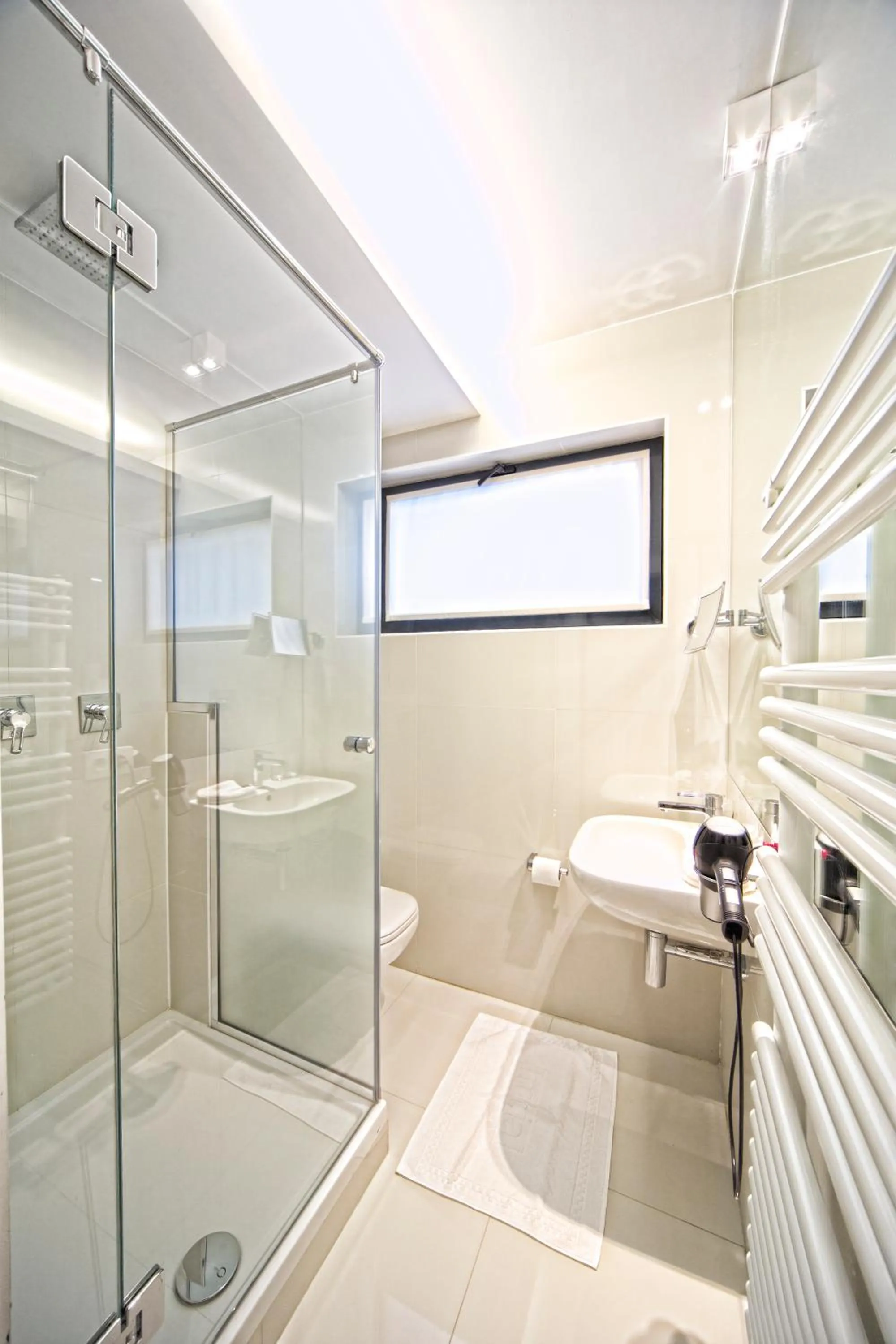 Bathroom in Hotel The Neufchatel