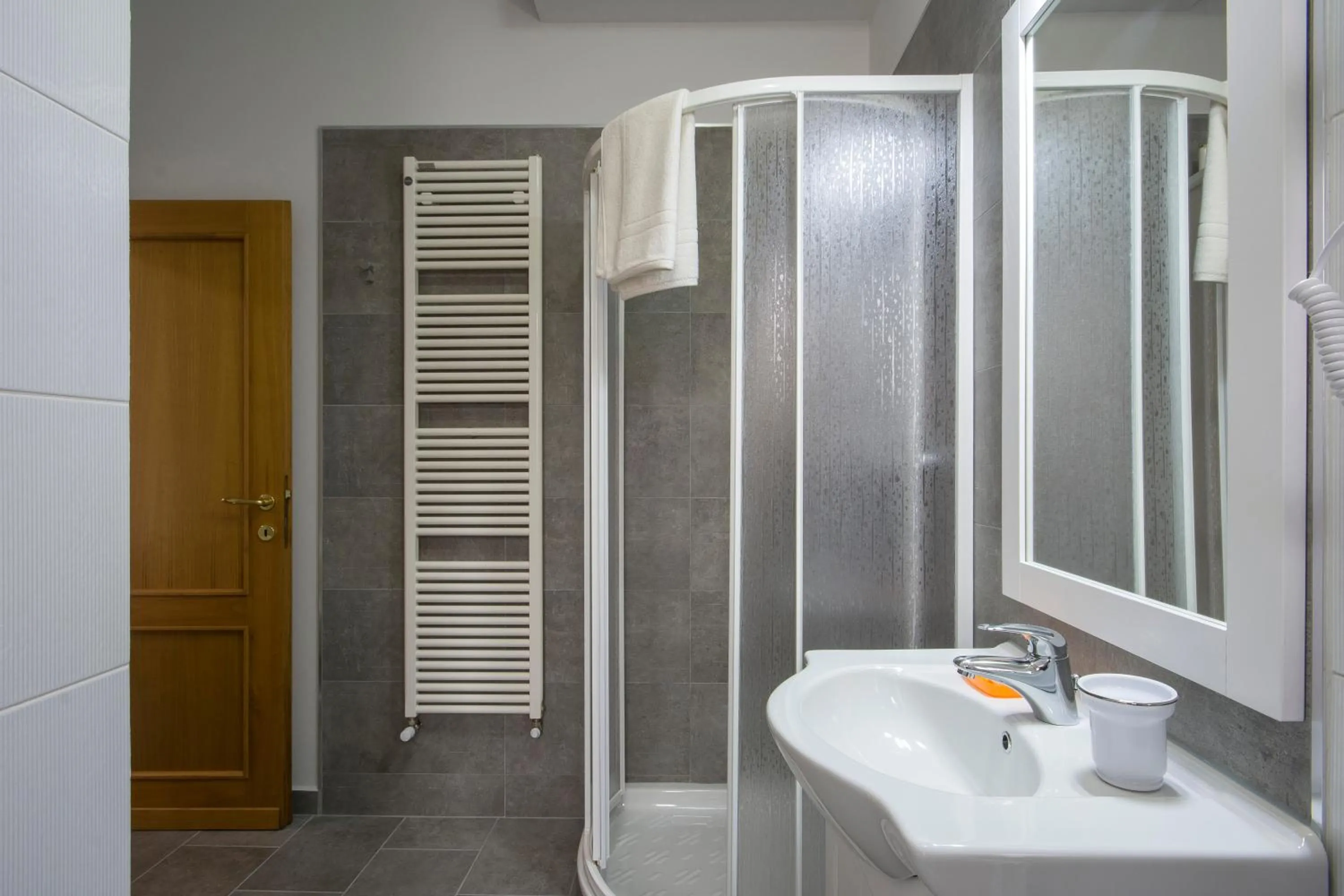 Shower in Bed & Breakfast Profumo D'Estate
