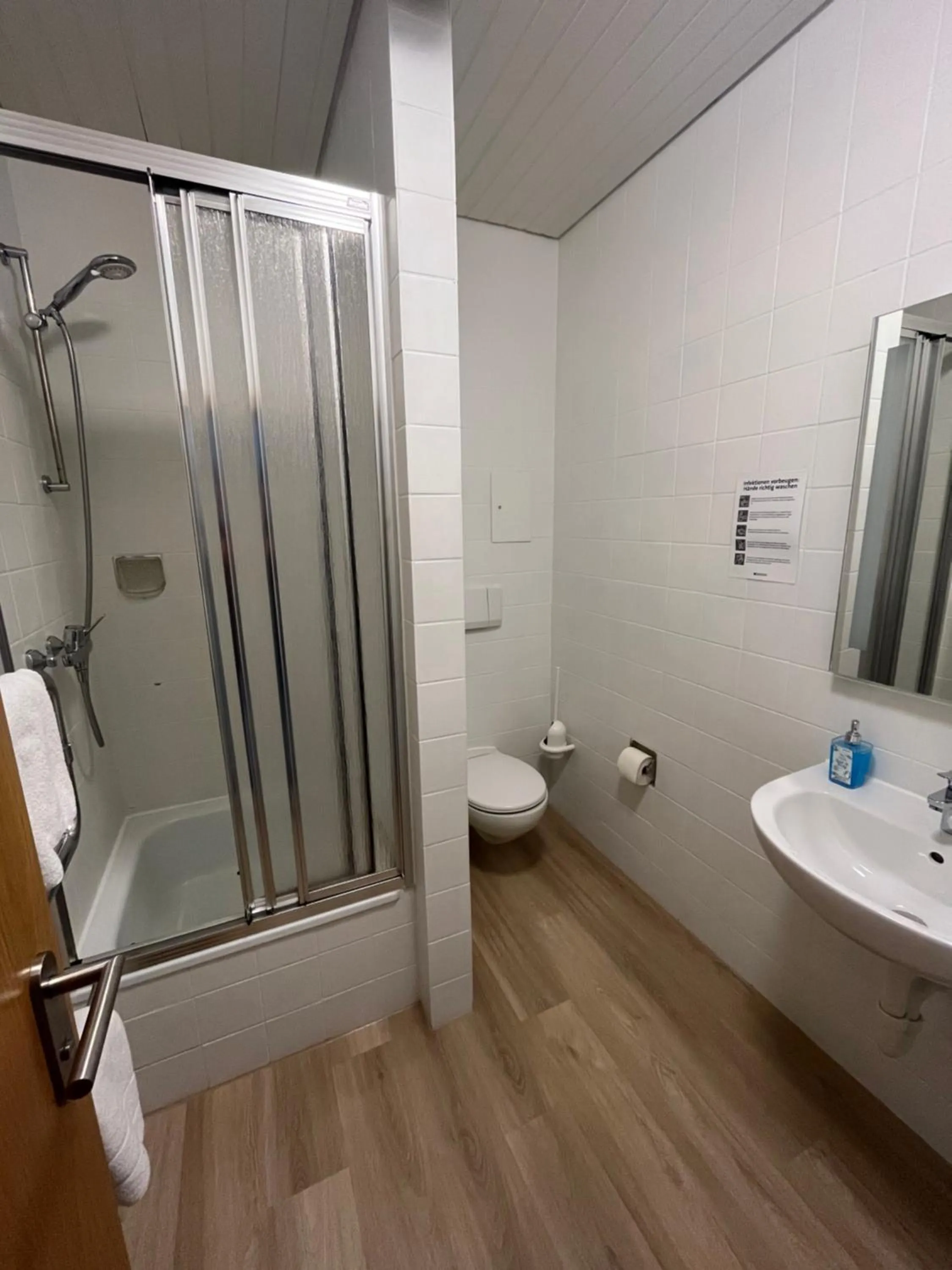 Shower in Hotel Wolfsjäger