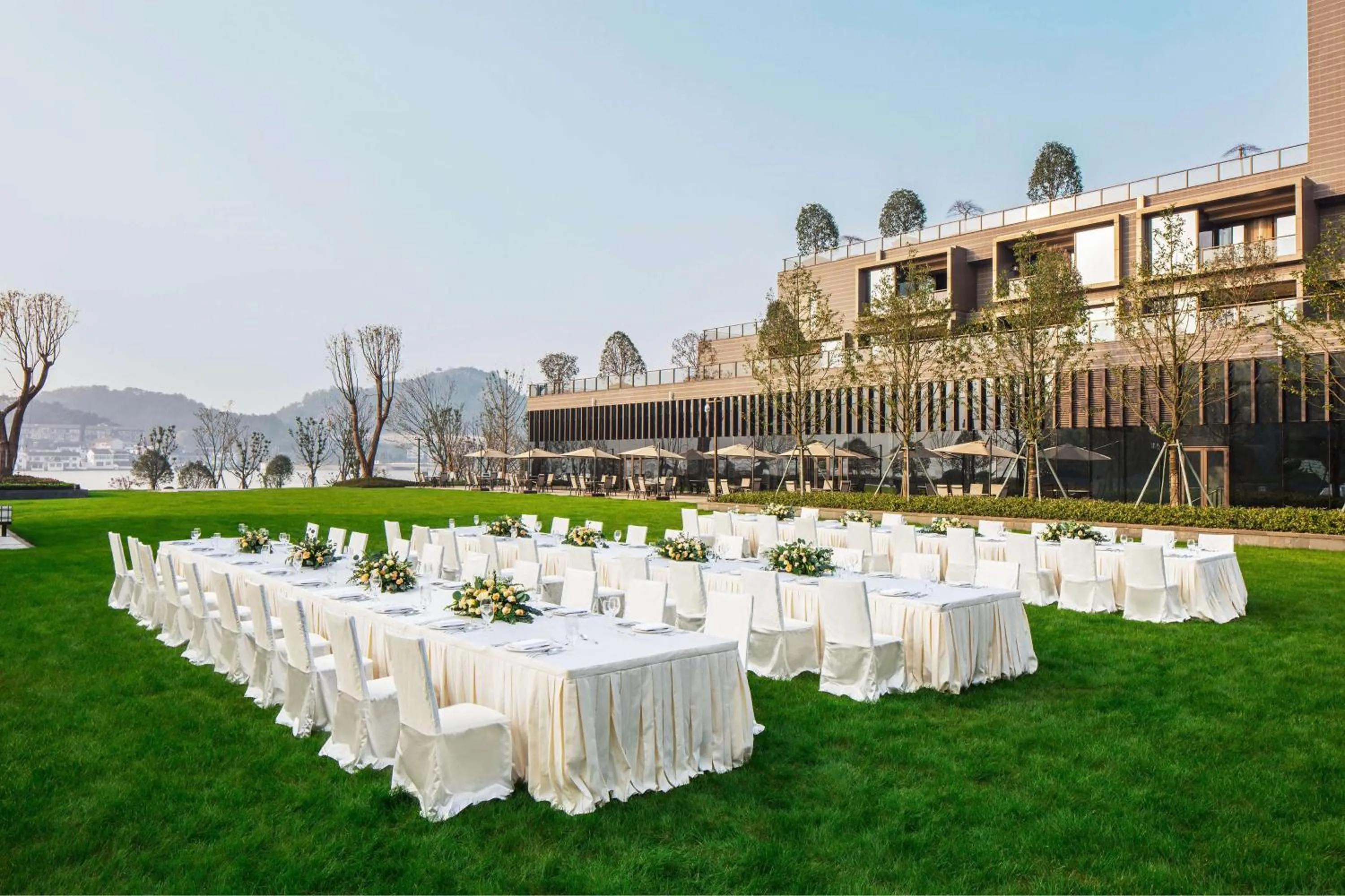 Dining area in Hilton Ningbo Dongqian Lake
