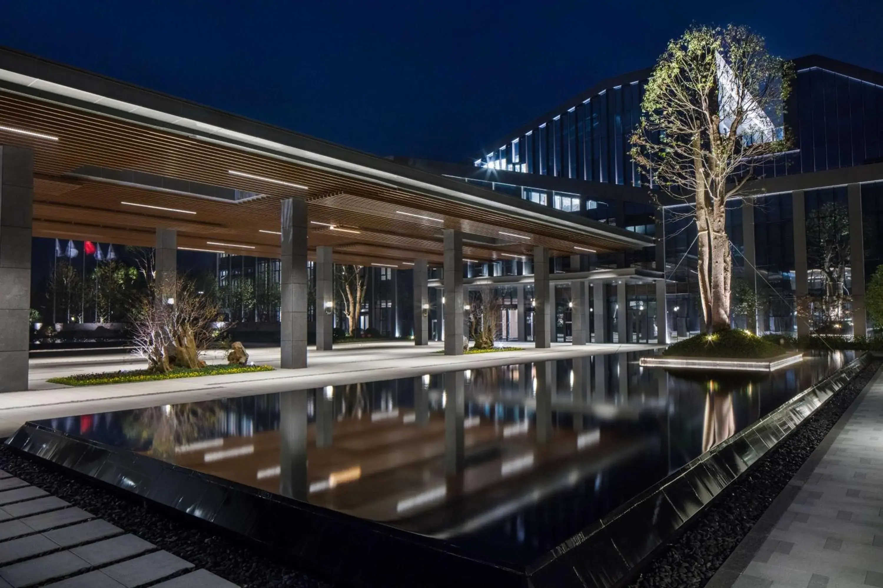 Property building in Hilton Ningbo Dongqian Lake Property building in Hilton Ningbo Dongqian Lake