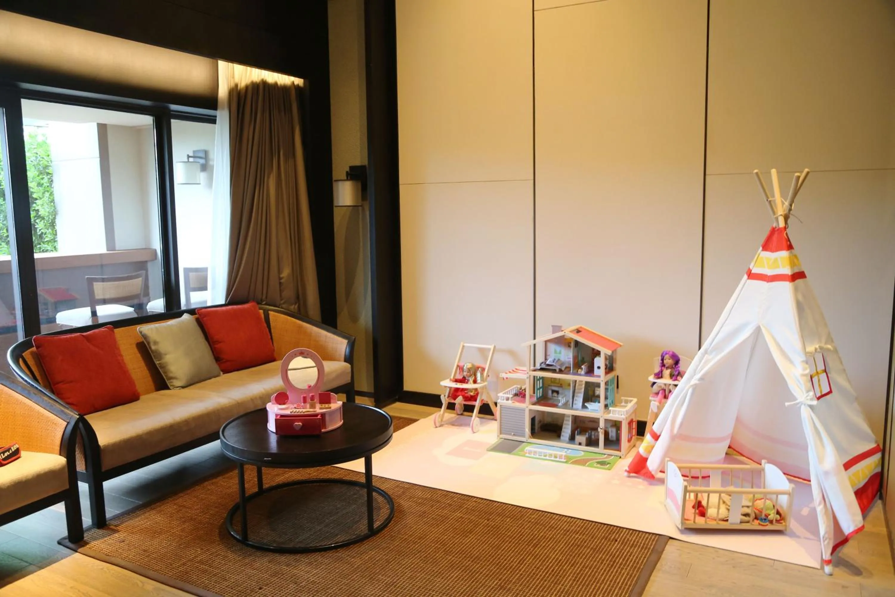 Living room in Hilton Ningbo Dongqian Lake