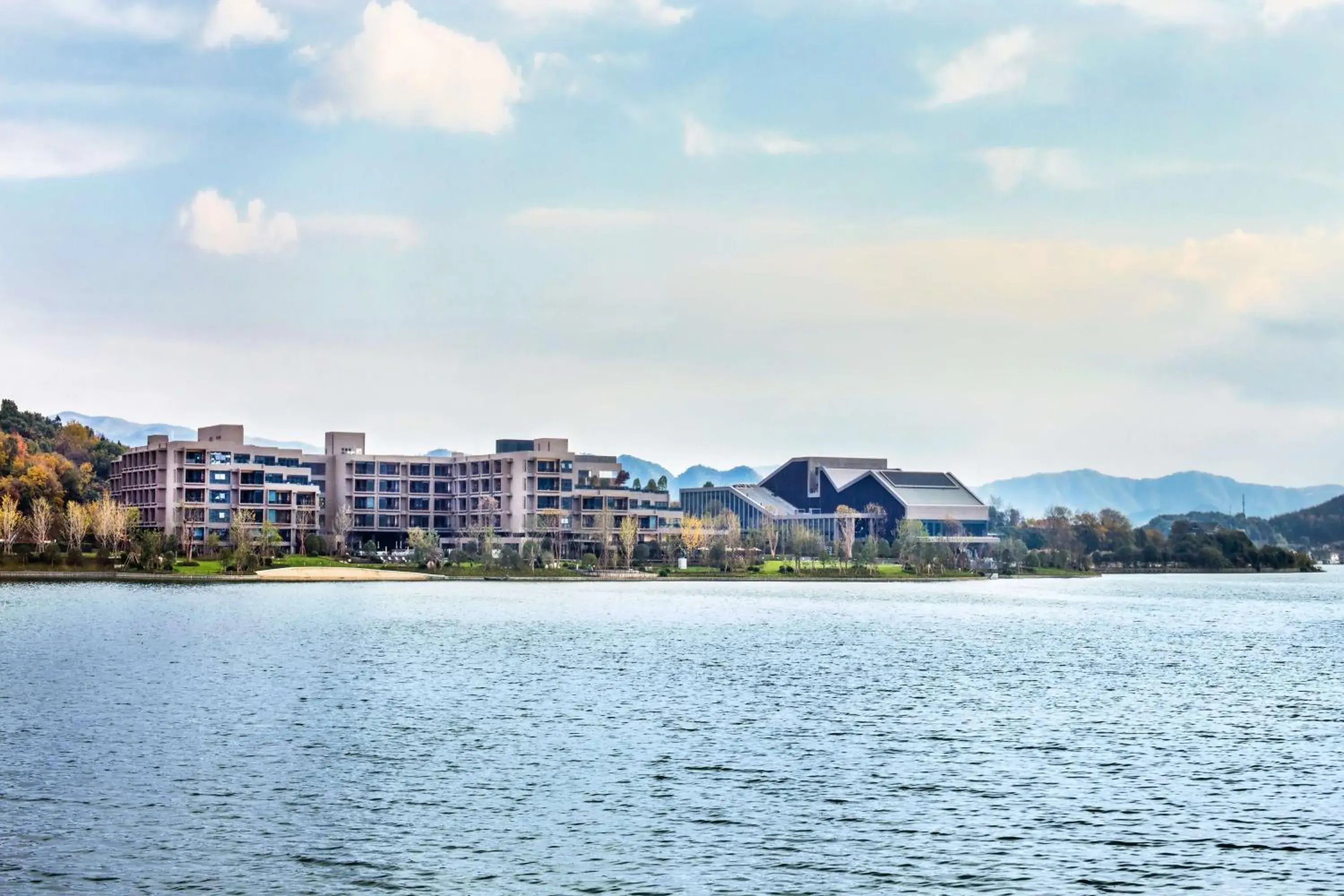 Property building in Hilton Ningbo Dongqian Lake Property building in Hilton Ningbo Dongqian Lake