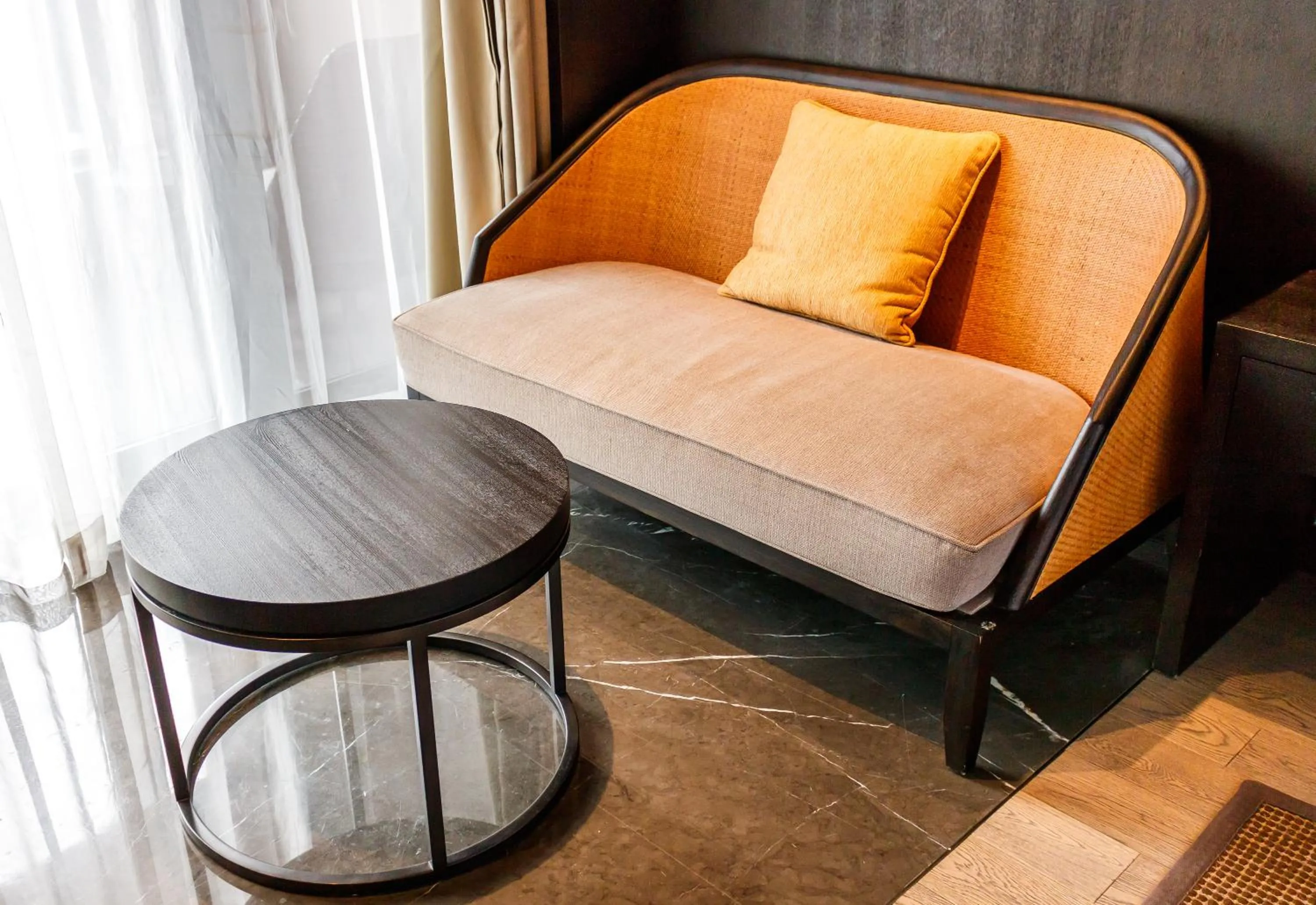 Living room in Hilton Ningbo Dongqian Lake