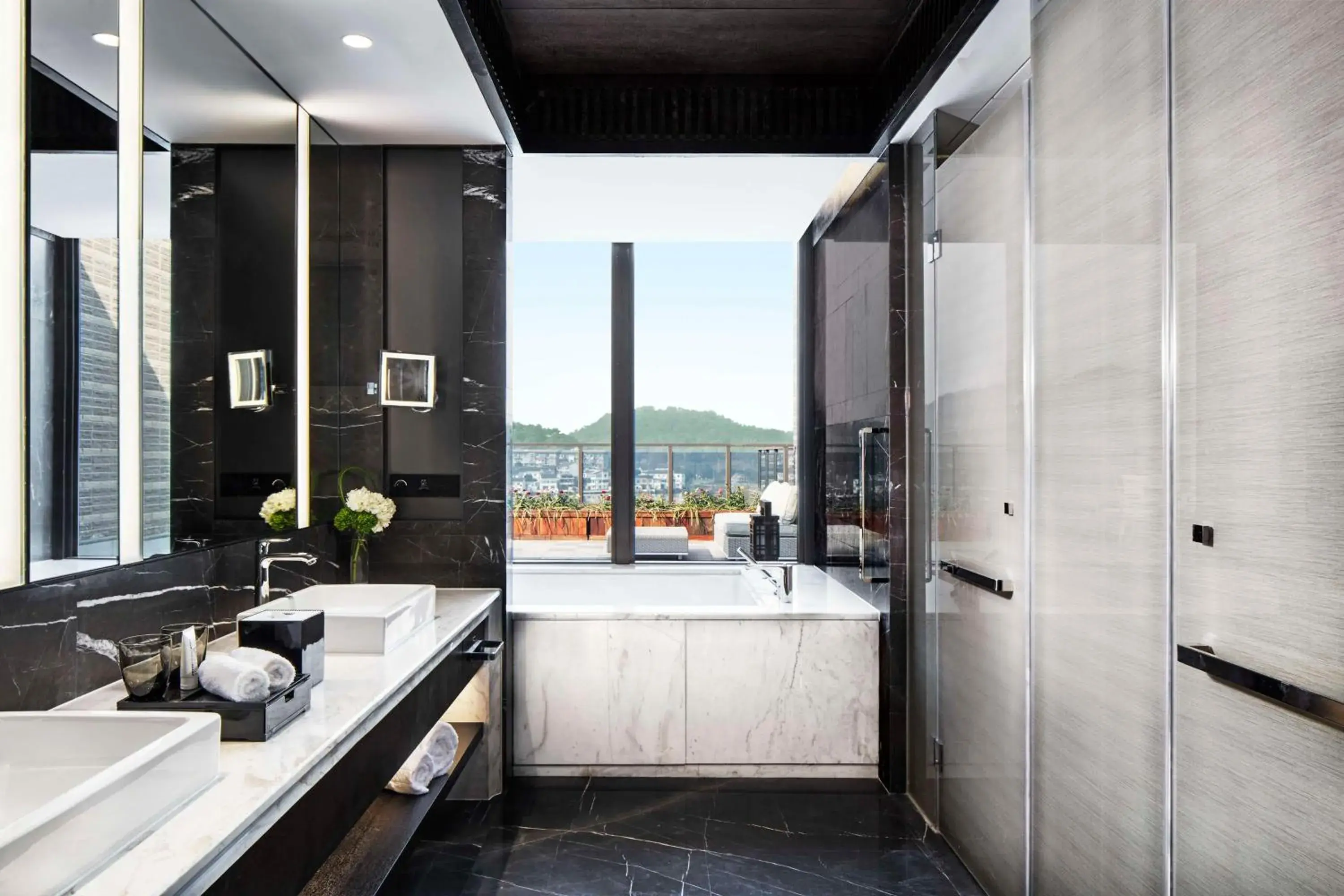 Bathroom in Hilton Ningbo Dongqian Lake Bathroom in Hilton Ningbo Dongqian Lake