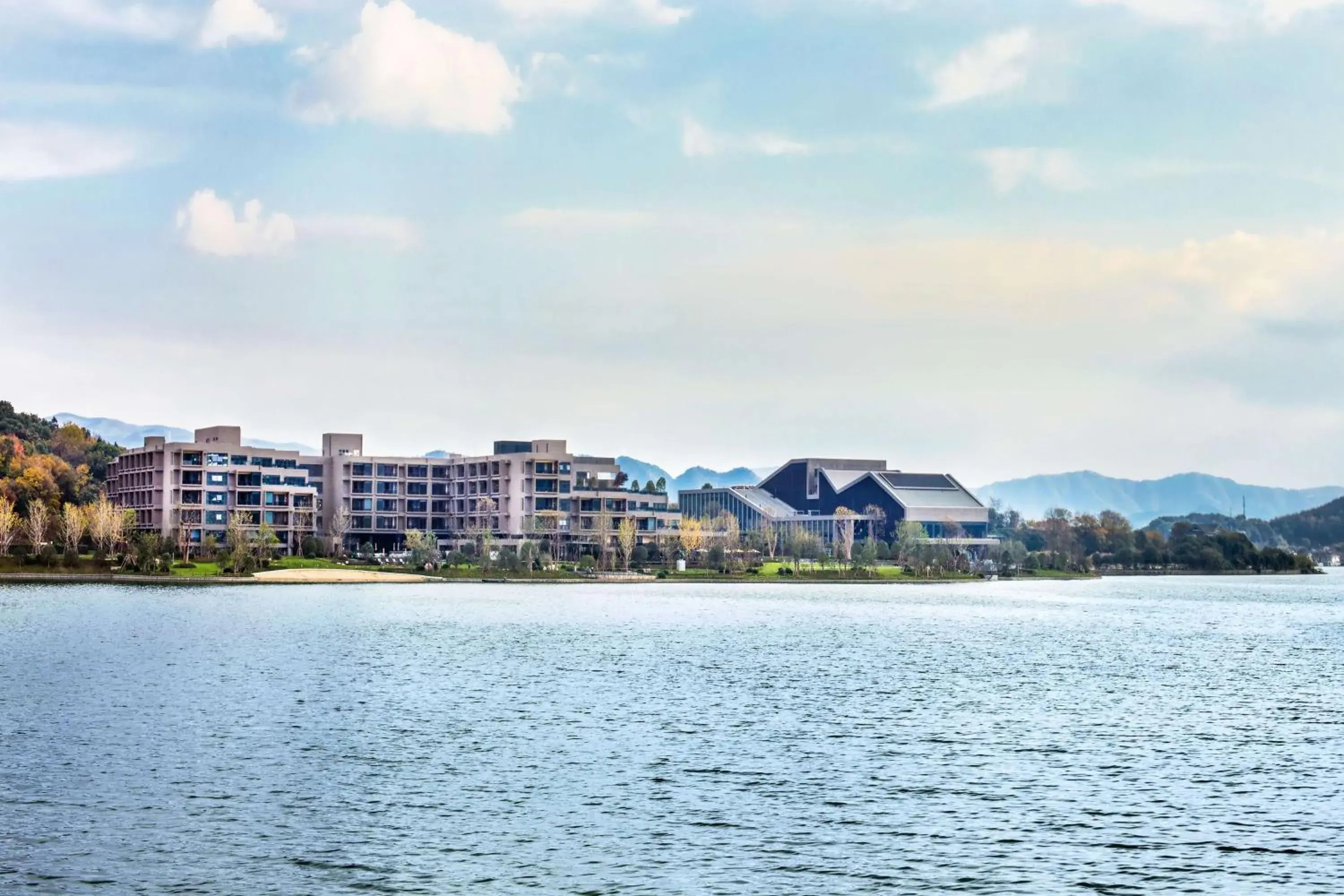 Property building in Hilton Ningbo Dongqian Lake Property building in Hilton Ningbo Dongqian Lake