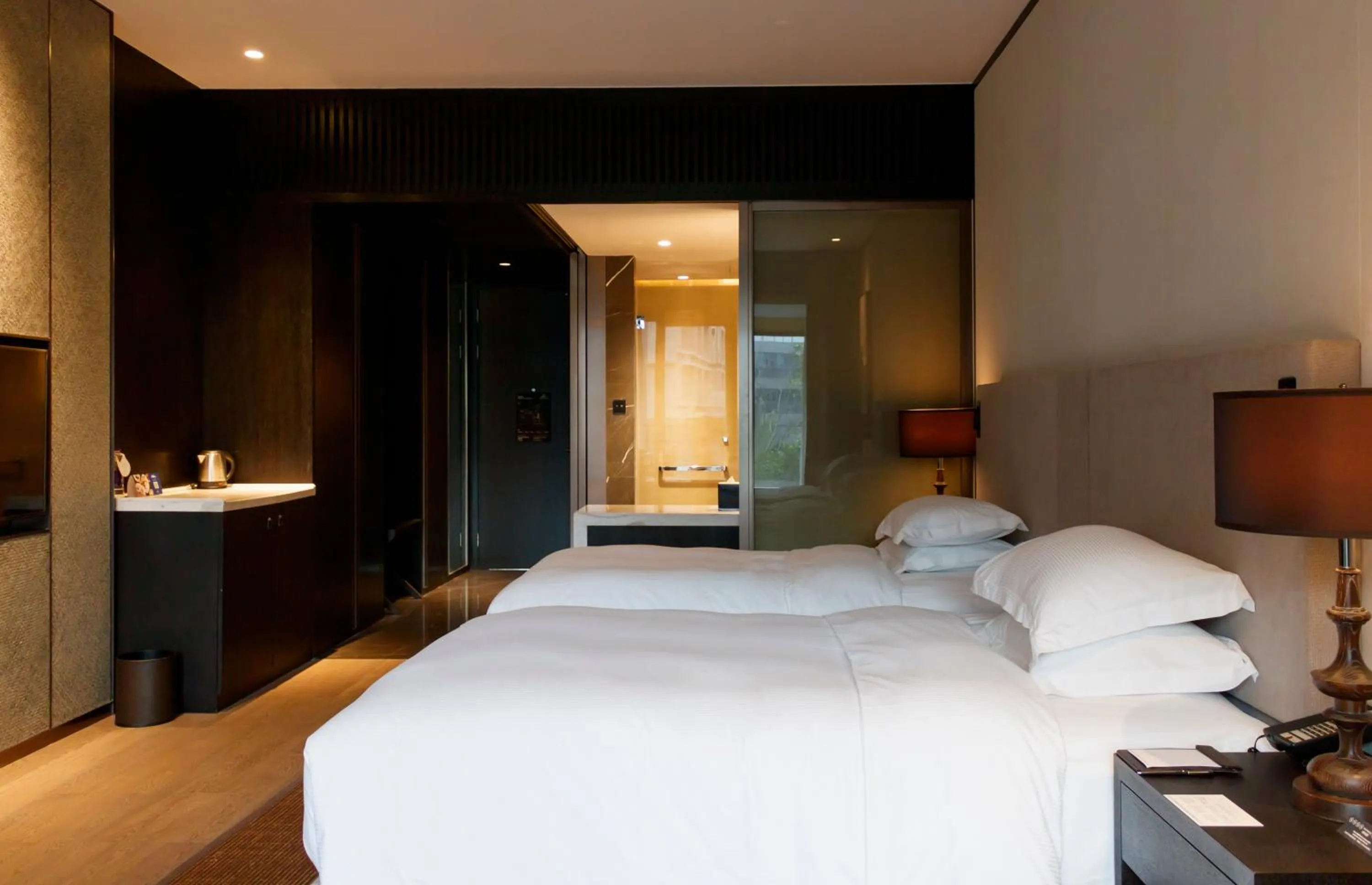 Bedroom, Bed in Hilton Ningbo Dongqian Lake