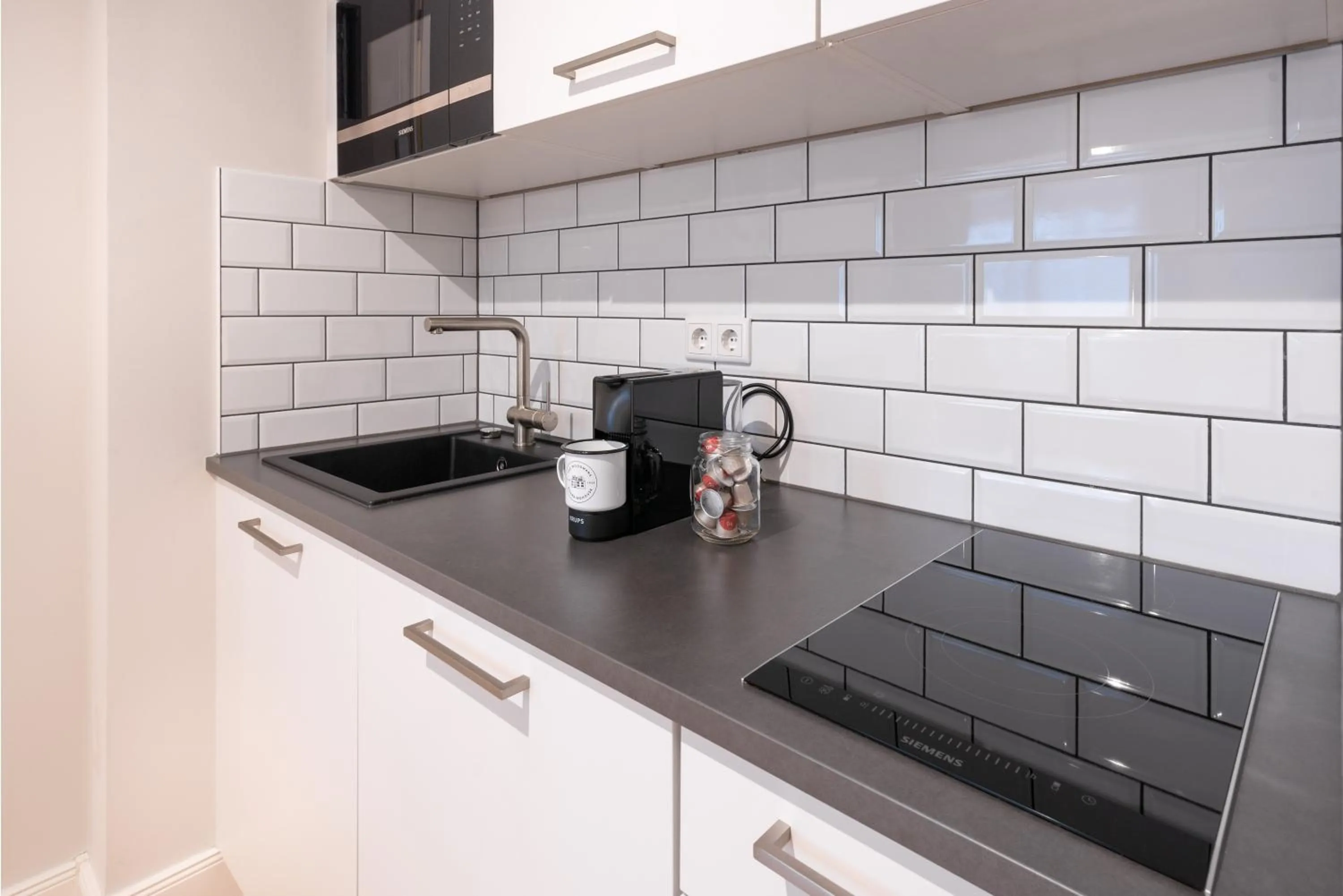 Coffee/tea facilities in The Woodmans Airport Boardinghouse