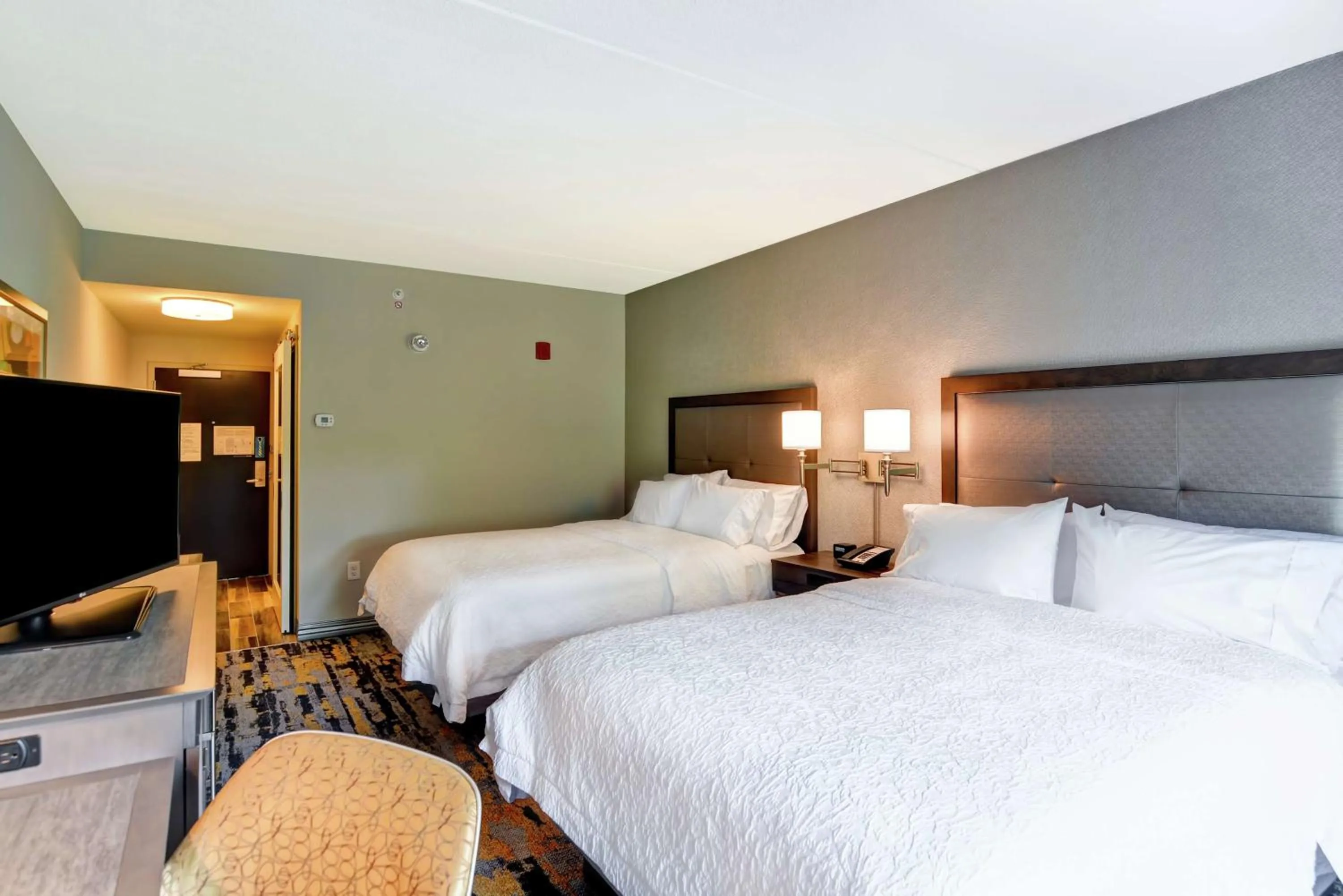 Bedroom, Bed in Hampton Inn Atlanta Kennesaw