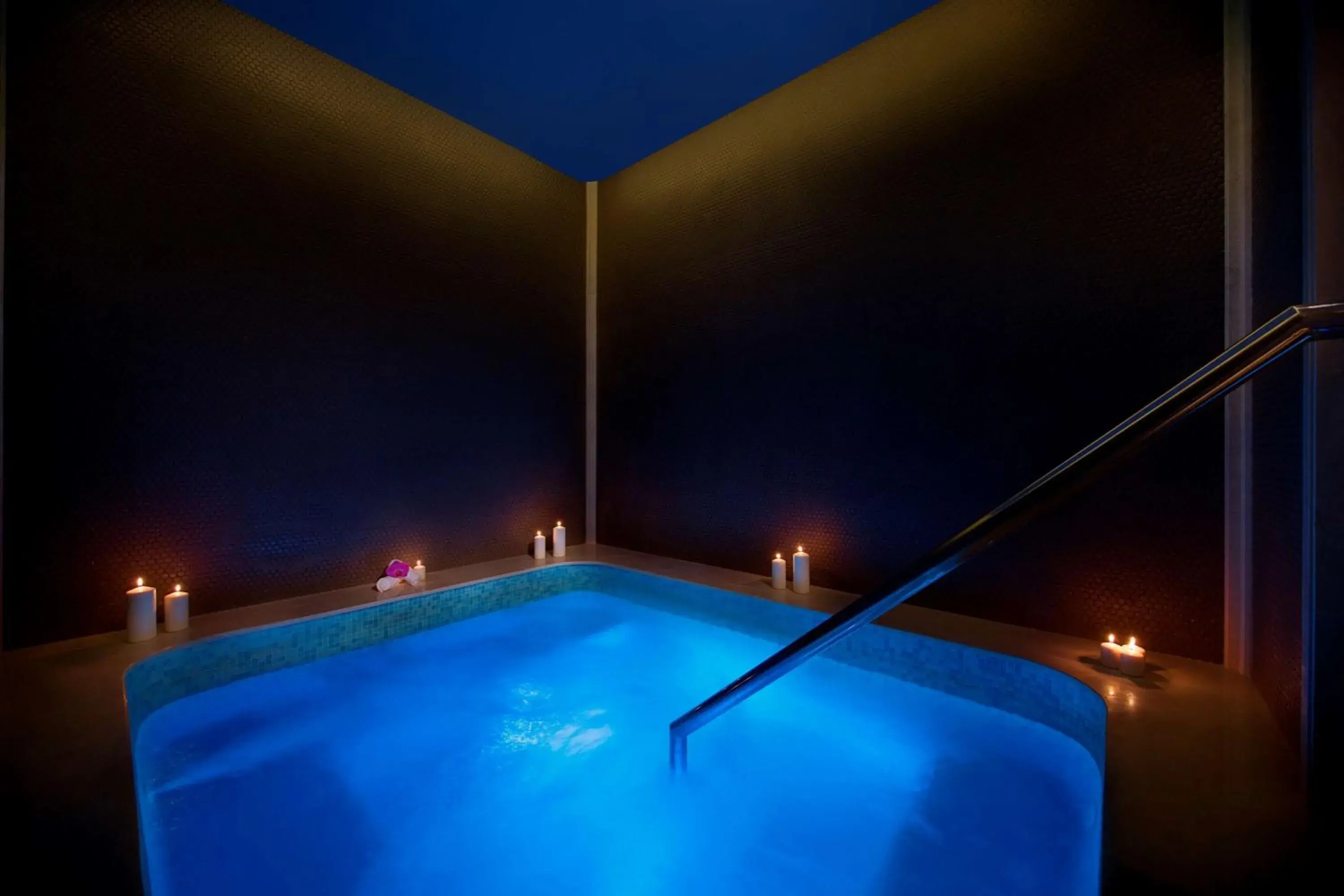 Pool view in AlRayyan Hotel Doha, Curio Collection by Hilton Pool view in AlRayyan Hotel Doha, Curio Collection by Hilton