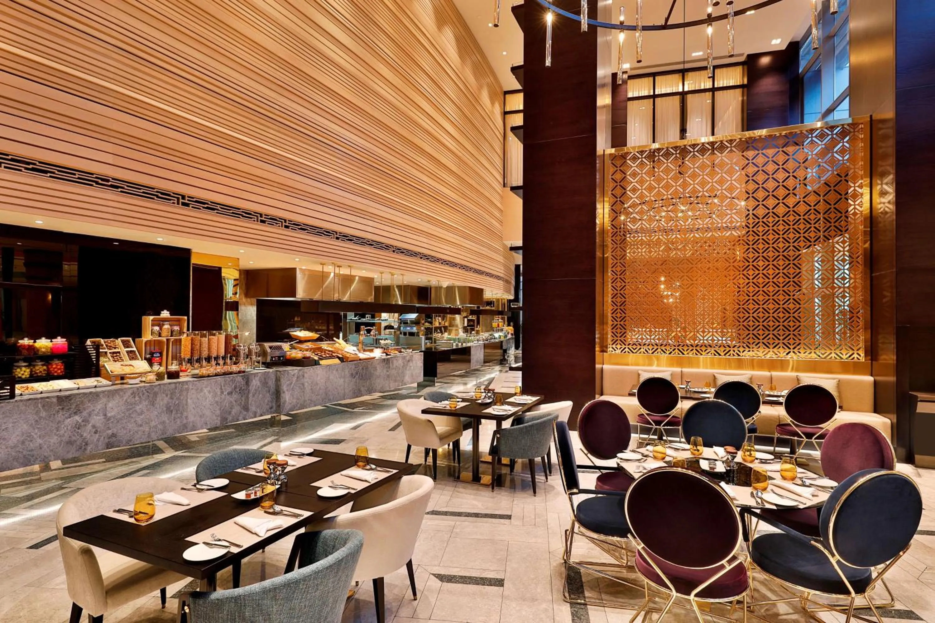 Restaurant/places to eat in AlRayyan Hotel Doha, Curio Collection by Hilton