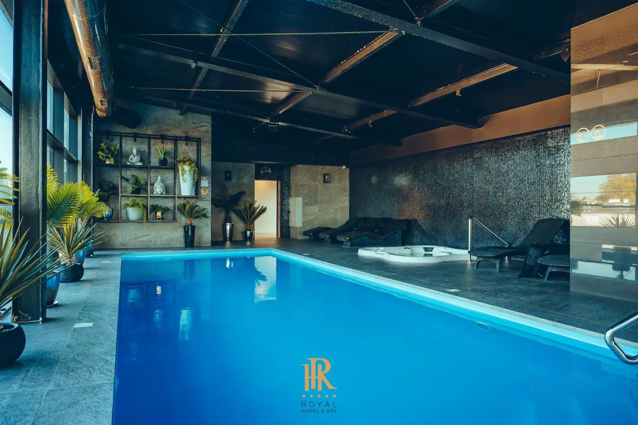 Pool view in Hotel Royal & Spa