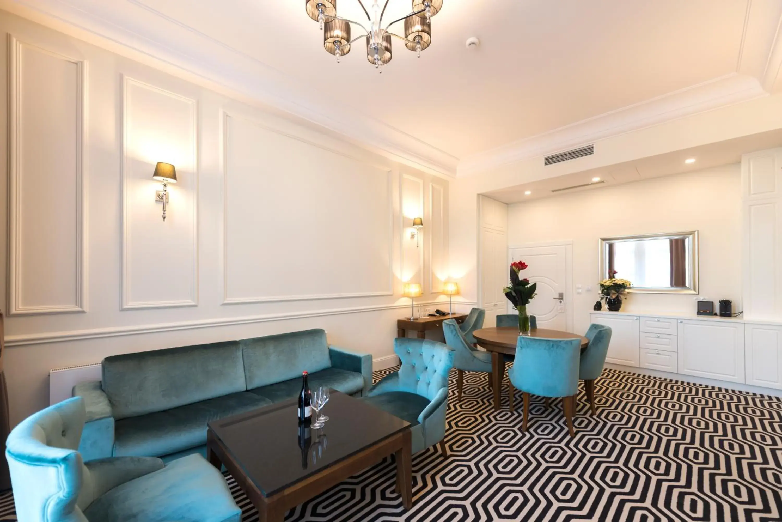 Living room in Hotel Royal & Spa Living room in Hotel Royal & Spa