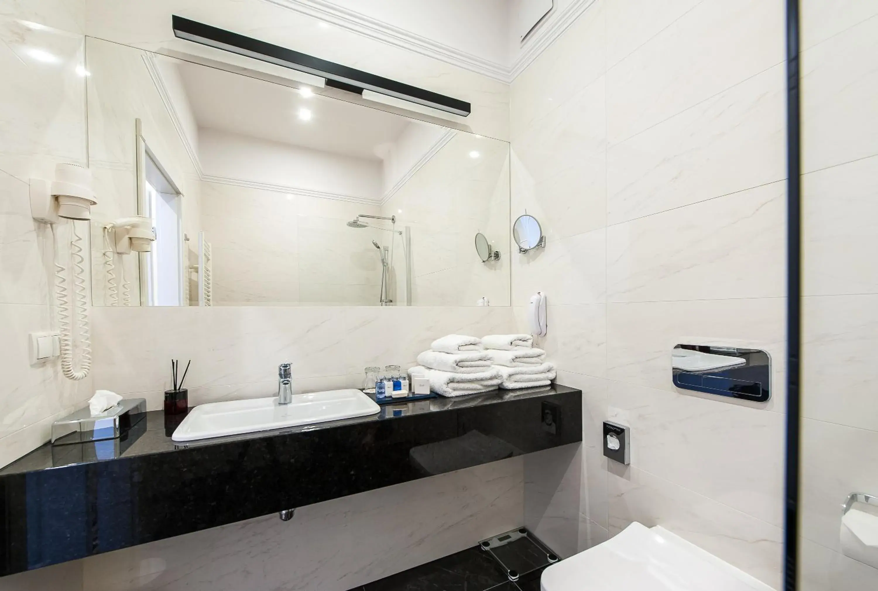 Bathroom in Hotel Royal & Spa Bathroom in Hotel Royal & Spa