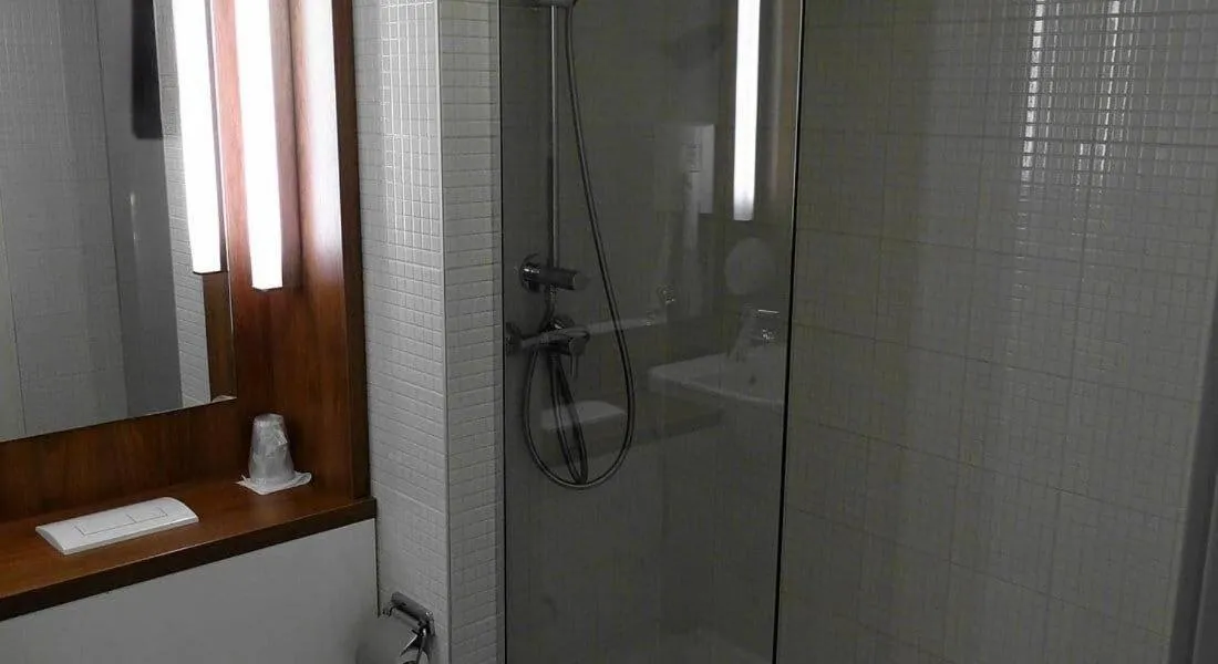Shower in B&B Hotel Nowy Targ Centrum