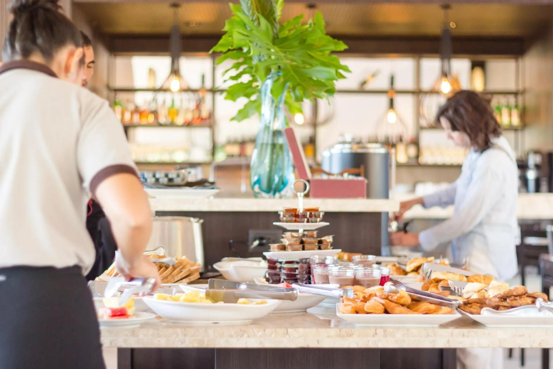 Restaurant/places to eat in Pirayu Hotel & Resort