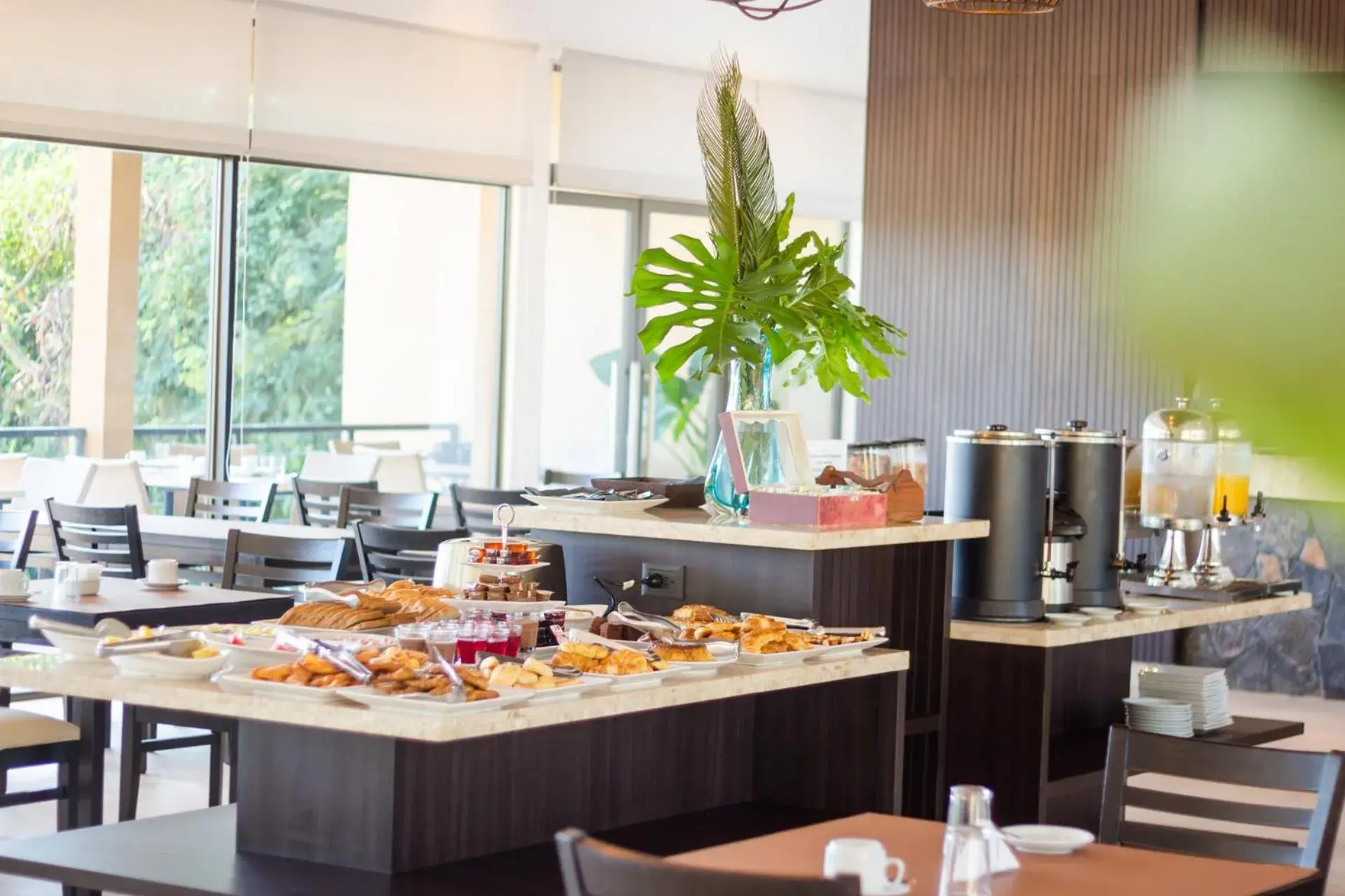 Restaurant/places to eat in Pirayu Hotel & Resort Restaurant/places to eat in Pirayu Hotel & Resort