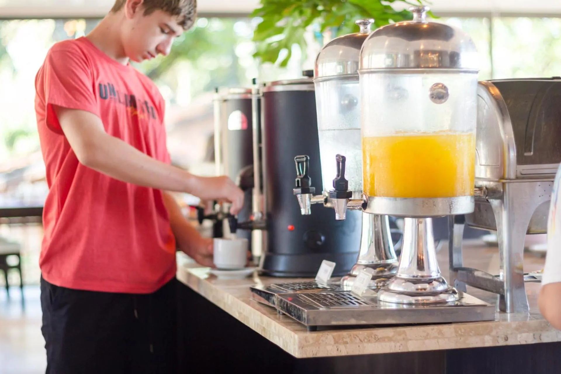 Restaurant/places to eat in Pirayu Hotel & Resort