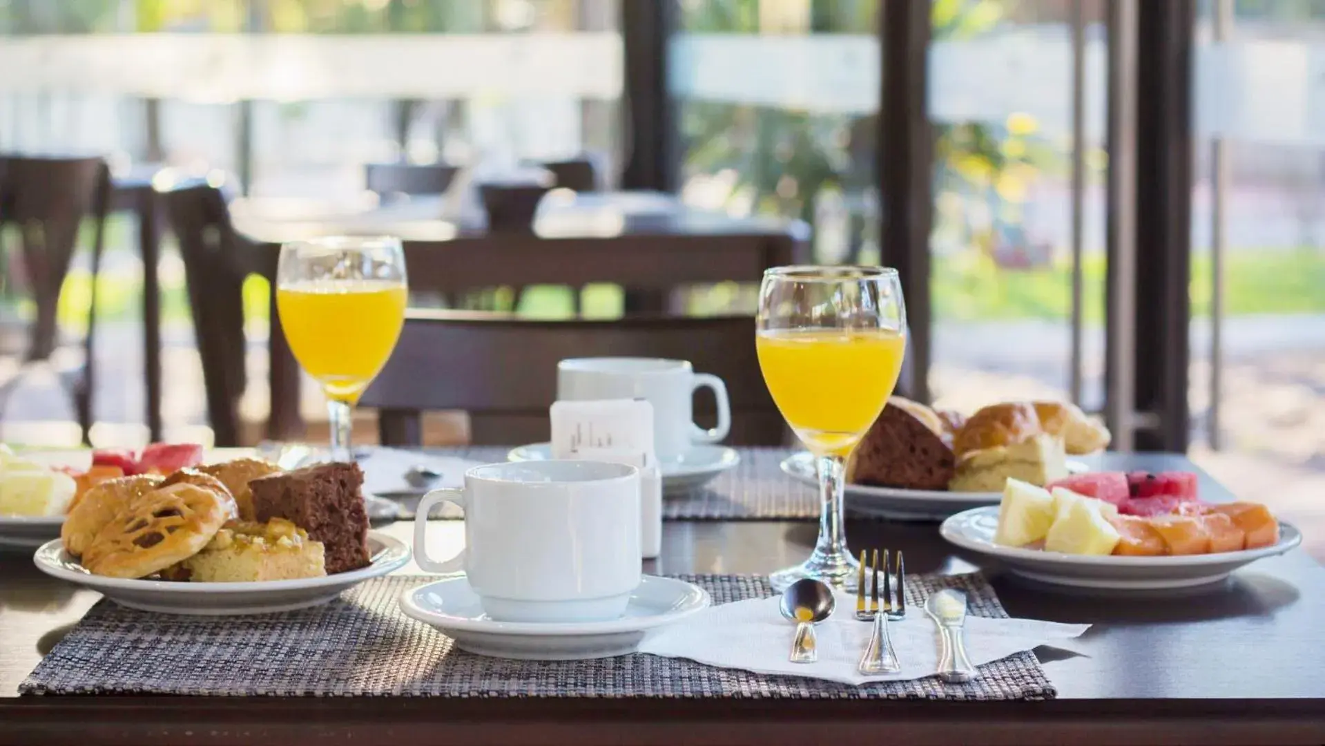 Restaurant/places to eat in Pirayu Hotel & Resort Restaurant/places to eat in Pirayu Hotel & Resort