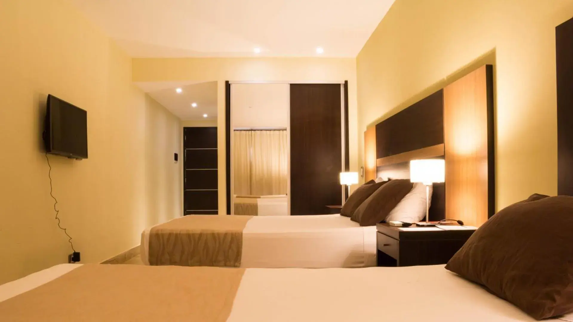 Superior Triple Room in Pirayu Hotel & Resort Superior Triple Room in Pirayu Hotel & Resort