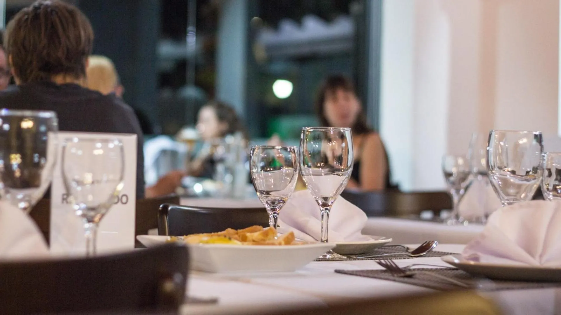 Restaurant/places to eat in Pirayu Hotel & Resort