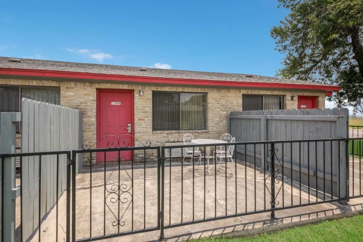 Americas Best Value Inn Lockhart TX