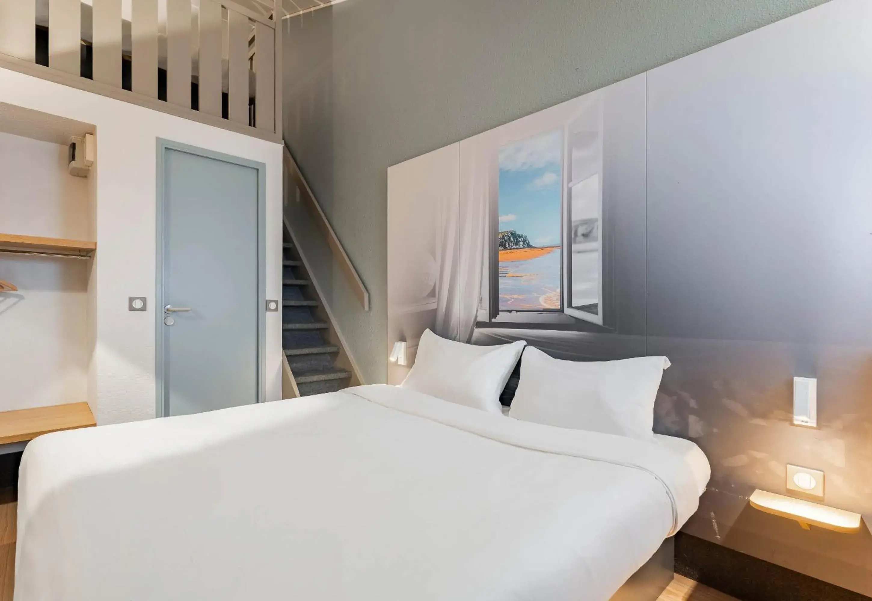 Quadruple Room in B&B HOTEL CALAIS Coquelles Tunnel sous La Manche Quadruple Room in B&B HOTEL CALAIS Coquelles Tunnel sous La Manche