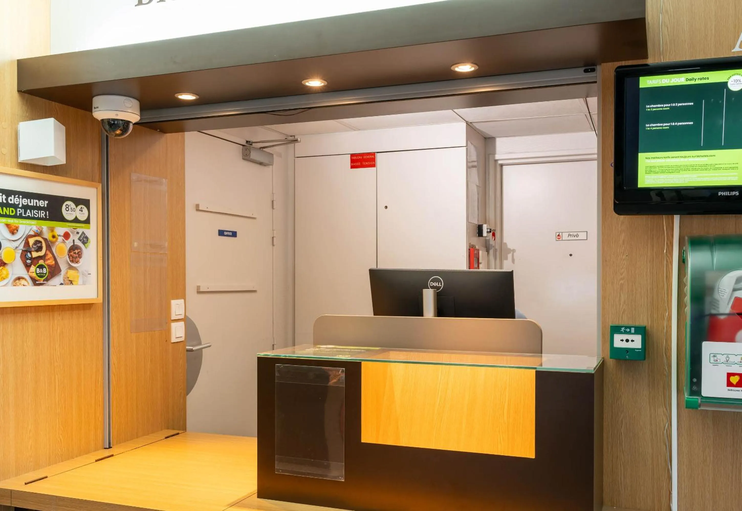 Lobby or reception in B&B HOTEL Saint-Nazaire Trignac