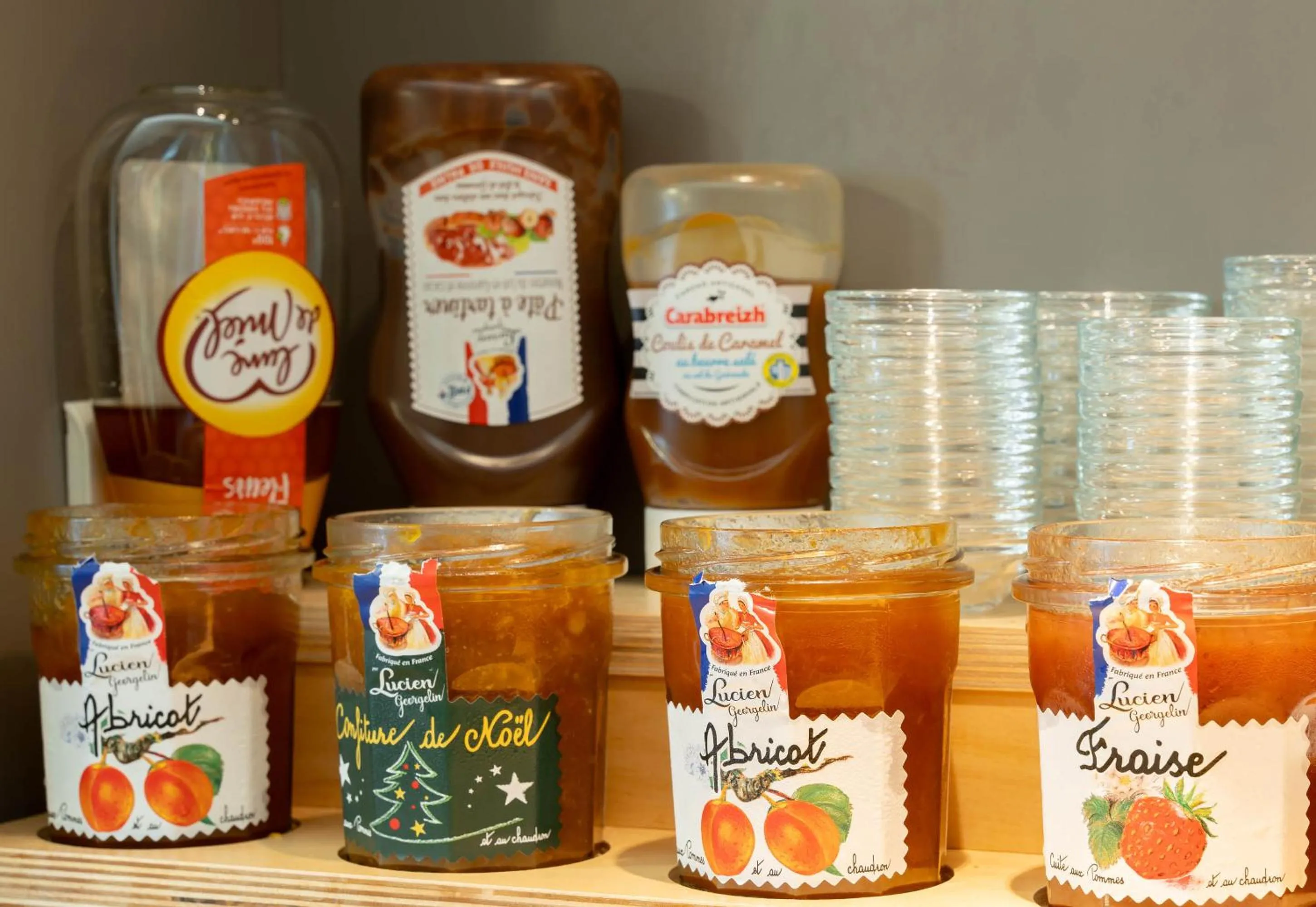 Breakfast in B&B HOTEL Saint-Nazaire Trignac