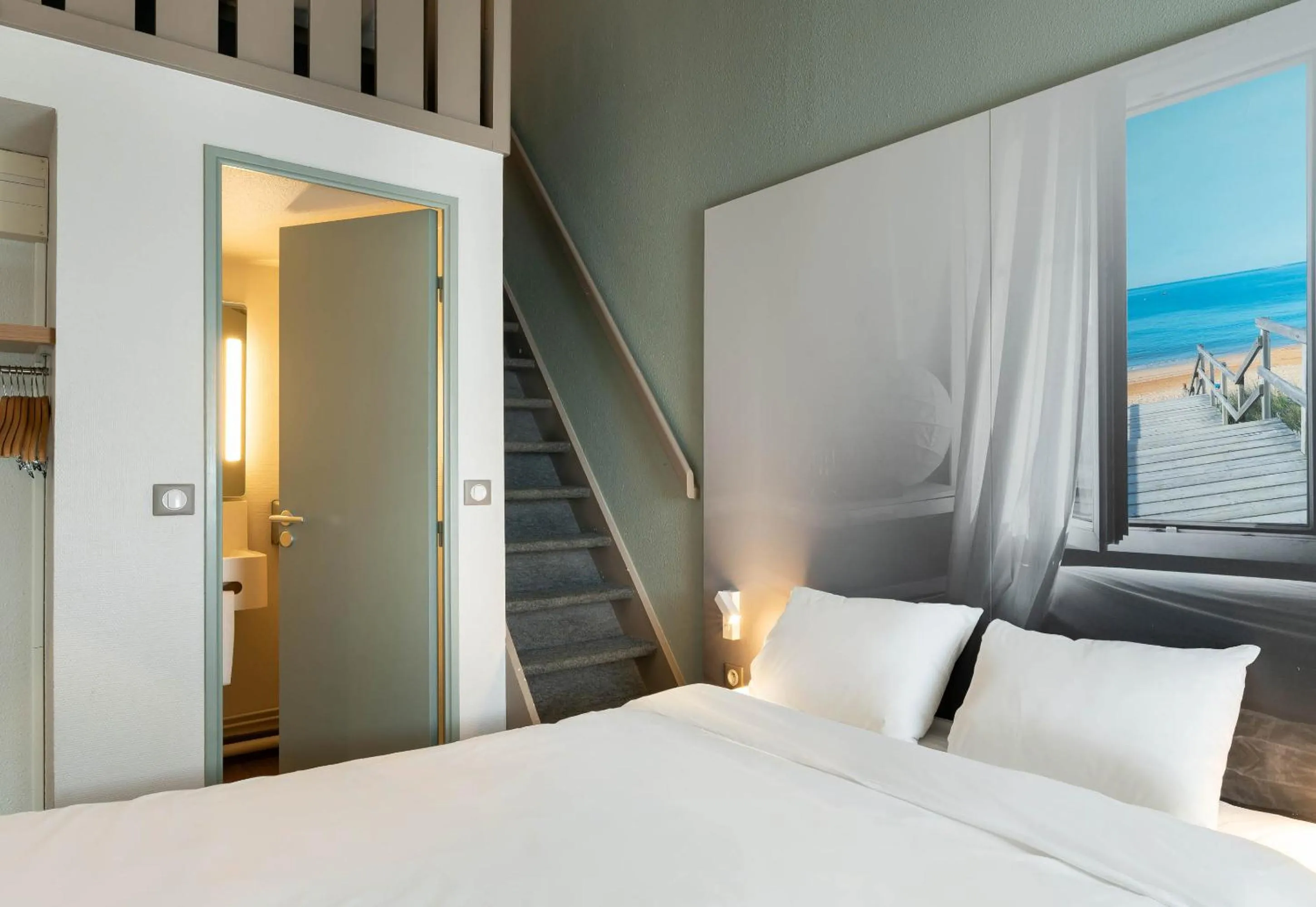 Bedroom, Bed in B&B HOTEL Saint-Nazaire Trignac