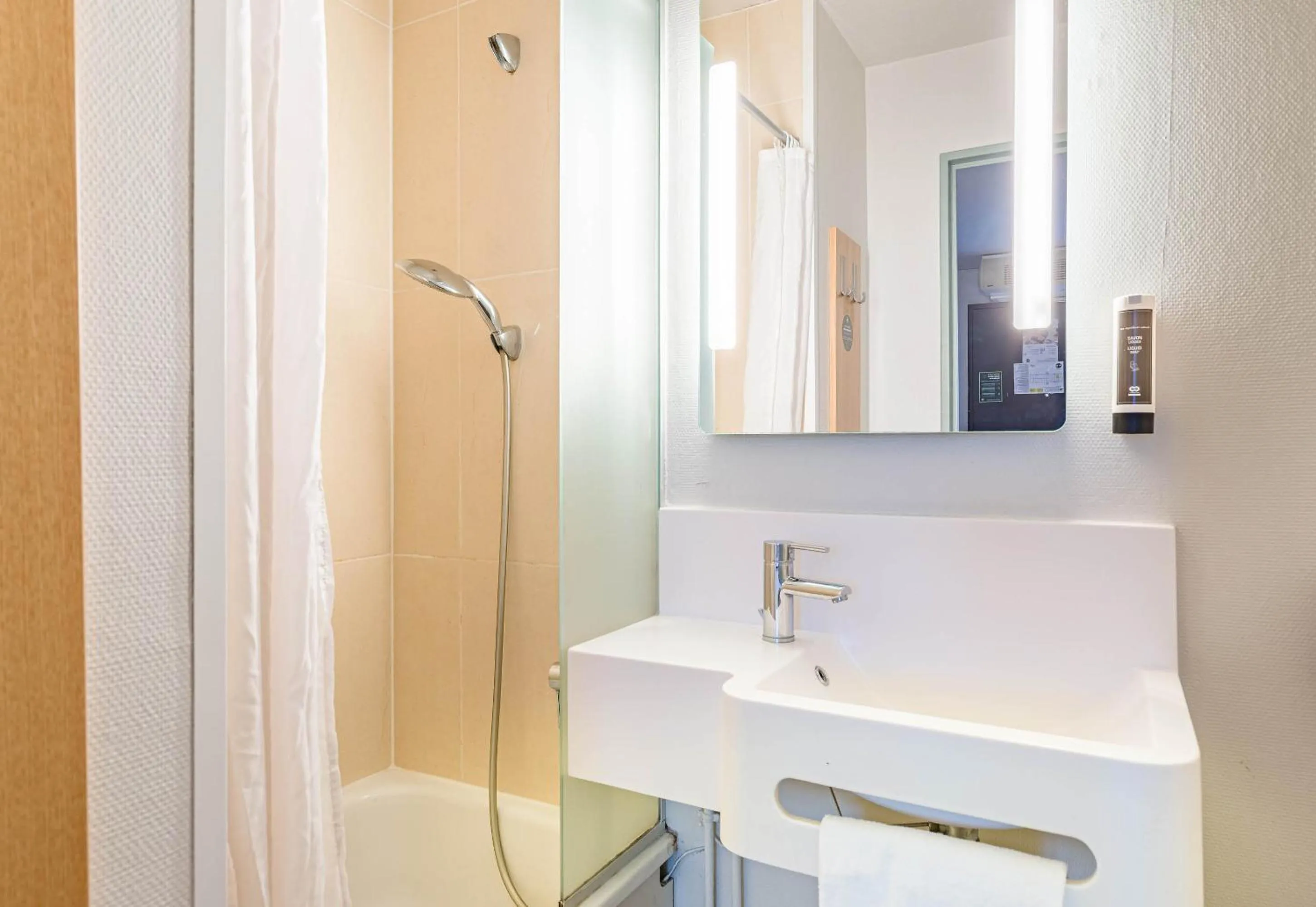 Bathroom in B&B HOTEL TOURS Sud Joué-lès-Tours