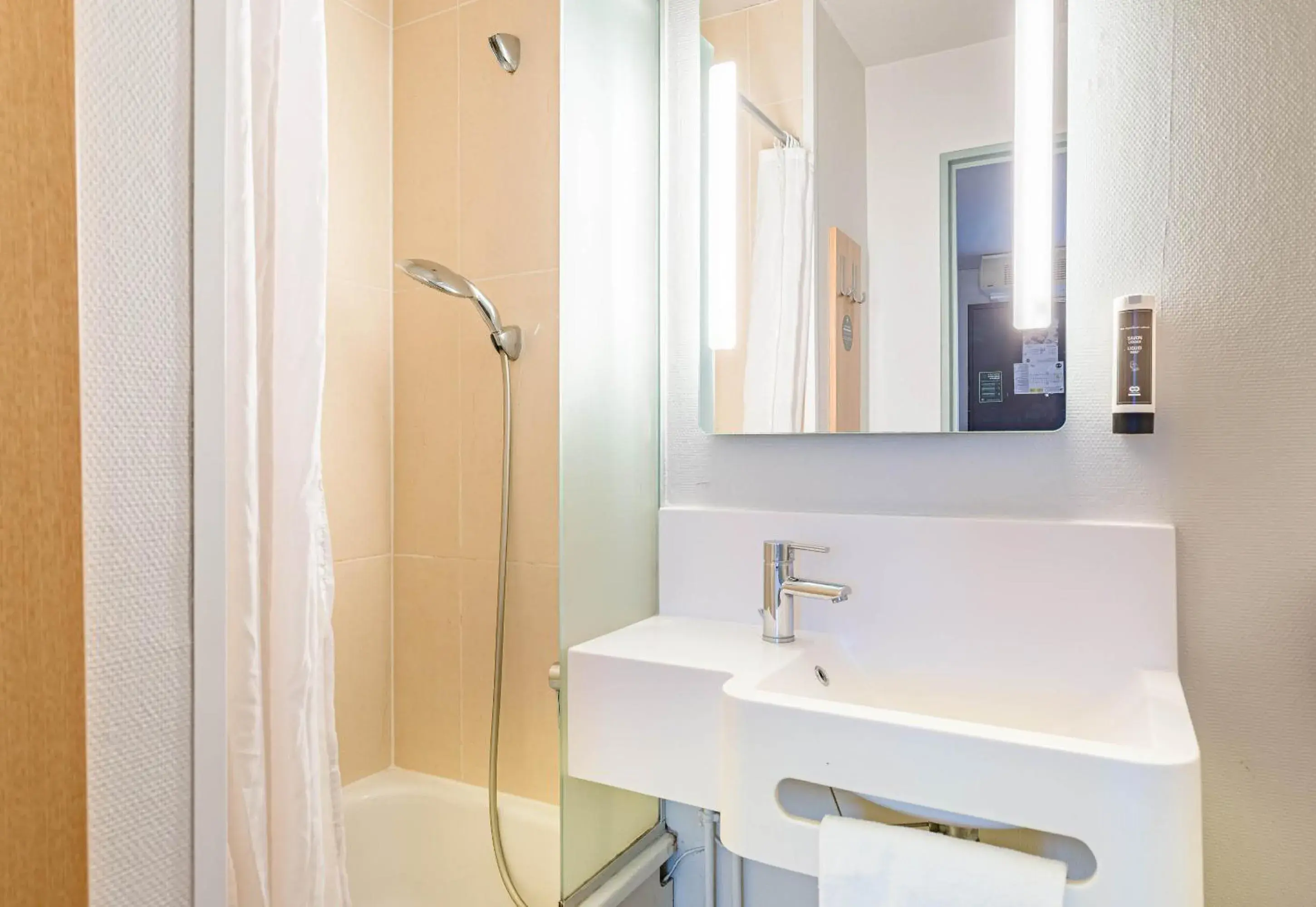 Twin Room in B&B HOTEL TOURS Sud Joué-lès-Tours Twin Room in B&B HOTEL TOURS Sud Joué-lès-Tours