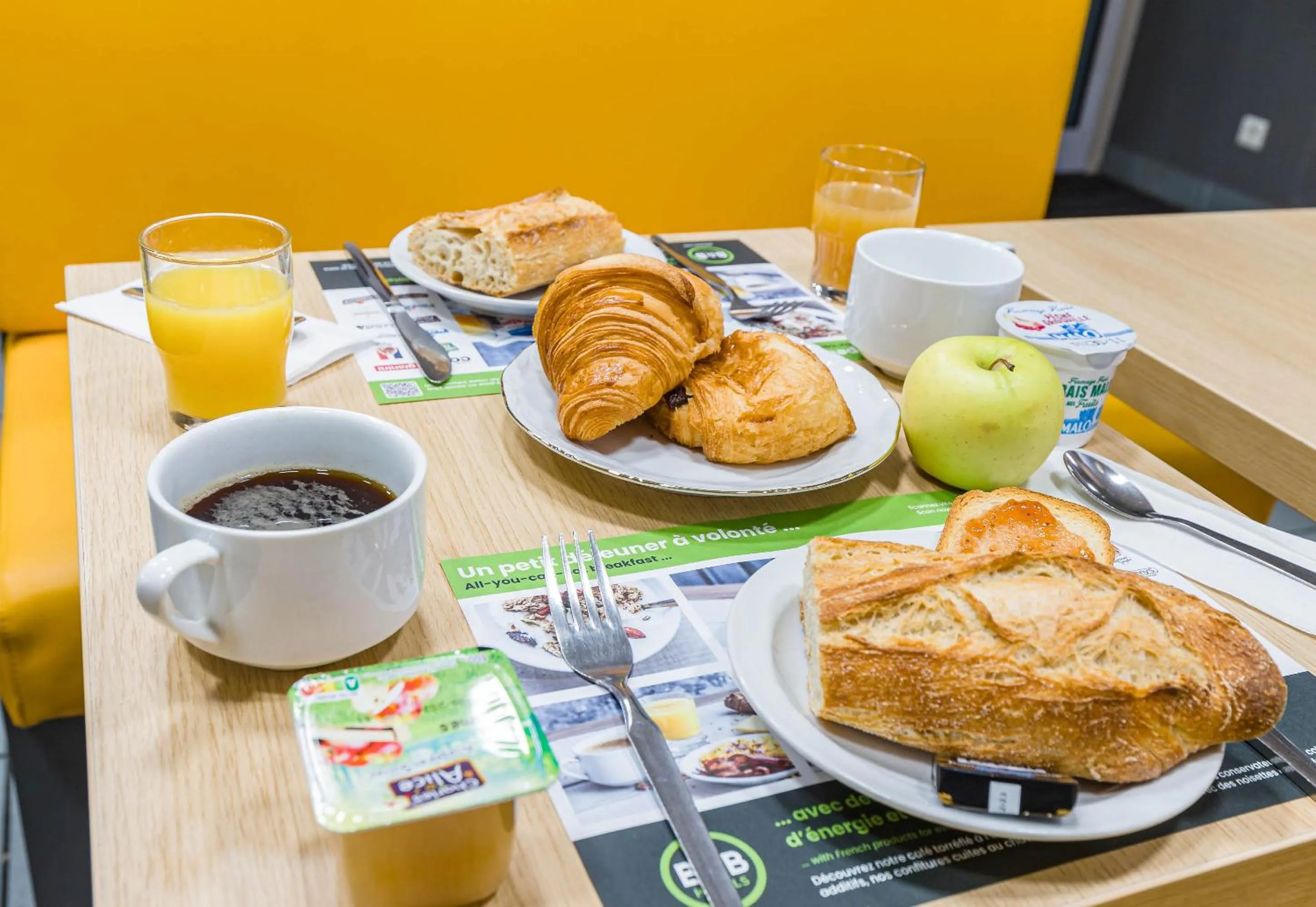 Breakfast in B&B HOTEL TOURS Sud Joué-lès-Tours