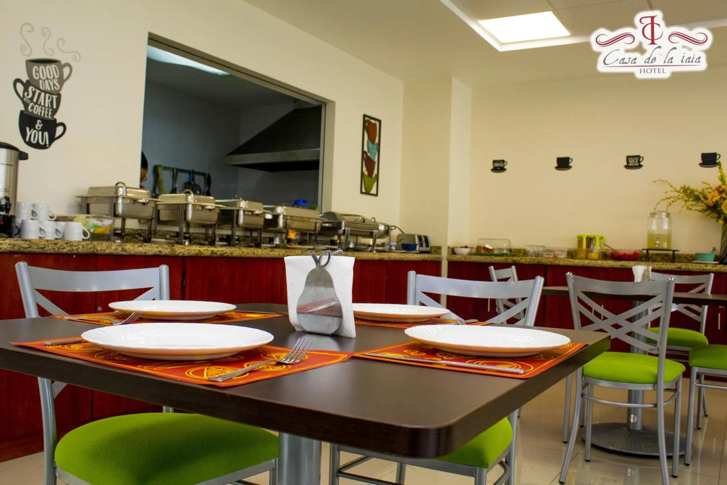 Restaurant/places to eat in Casa de la iaia Hotel