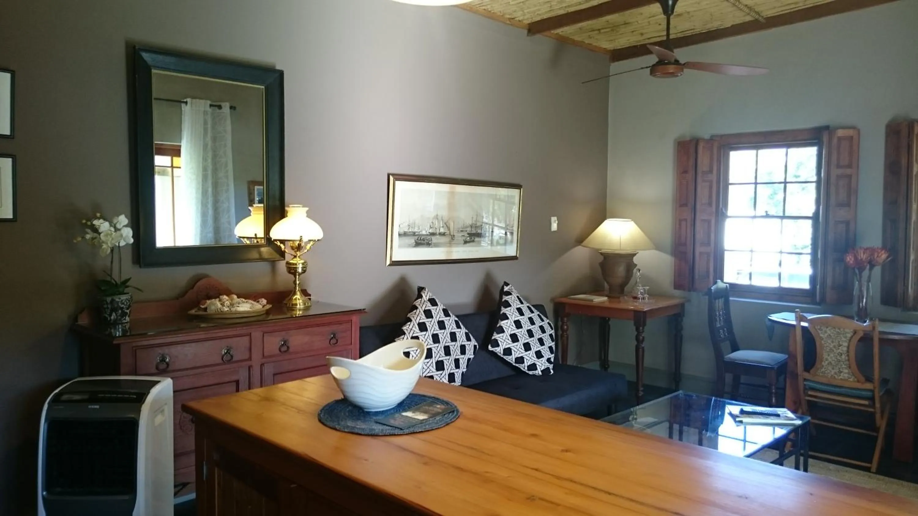 Kitchen or kitchenette in Abigail's Garden Cottage