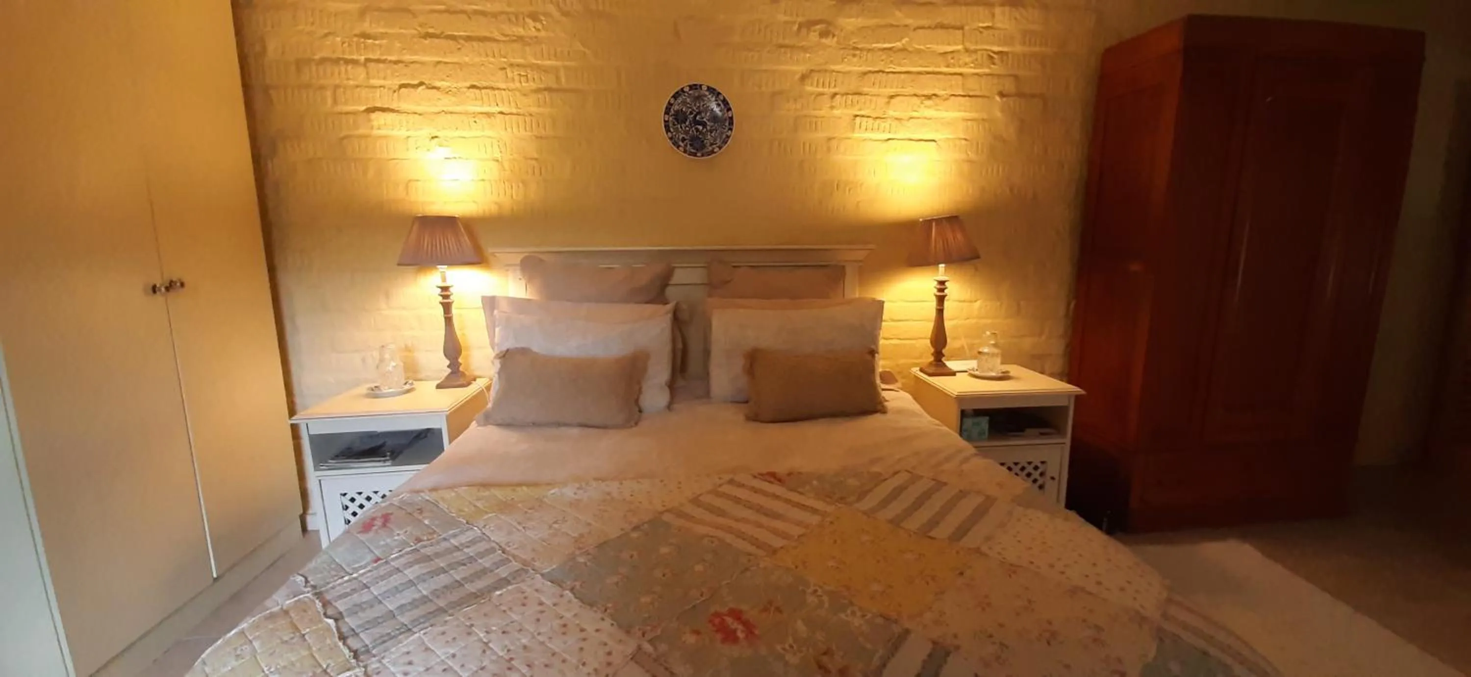 Bedroom, Bed in Abigail's Garden Cottage